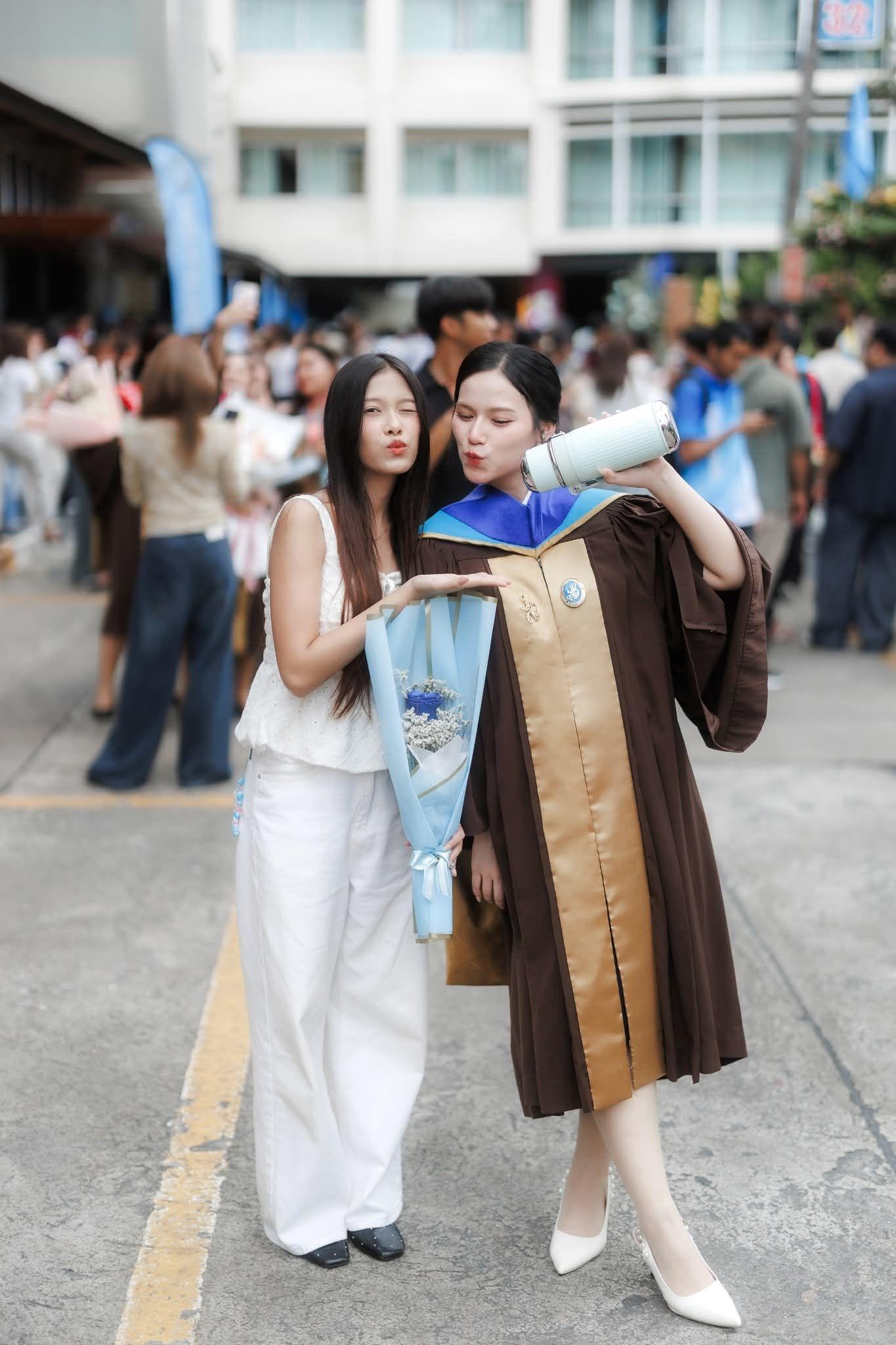 ผลงานรับปริญญา มหาวิทยาลัยสวนดุสิต โดย ถ่ายกับฟิล์ม ภาพที่ 12
