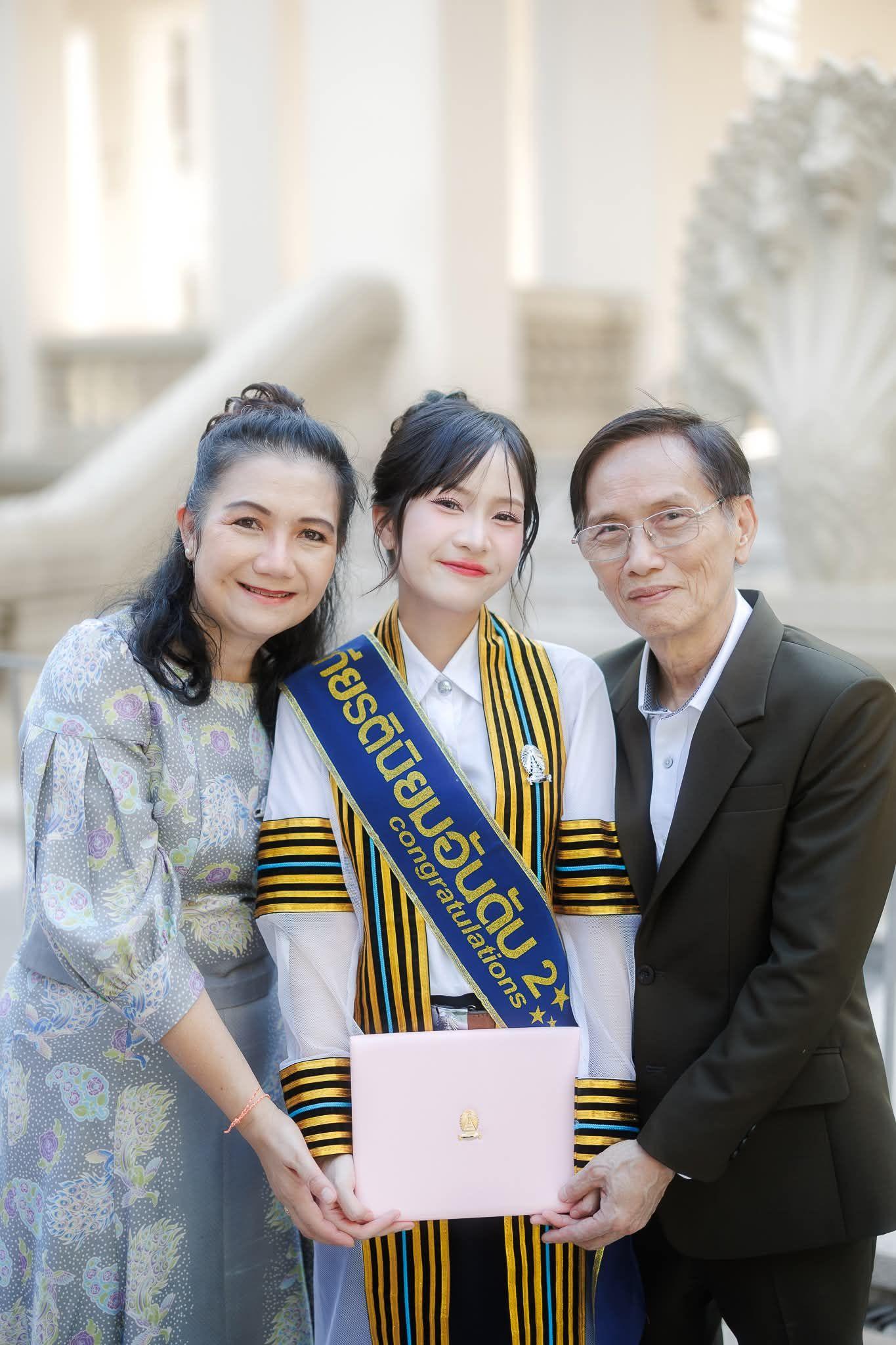 ผลงานรับปริญญา จุฬาลงกรณ์มหาวิทยาลัย โดย ถ่ายกับฟิล์ม ภาพที่ 4