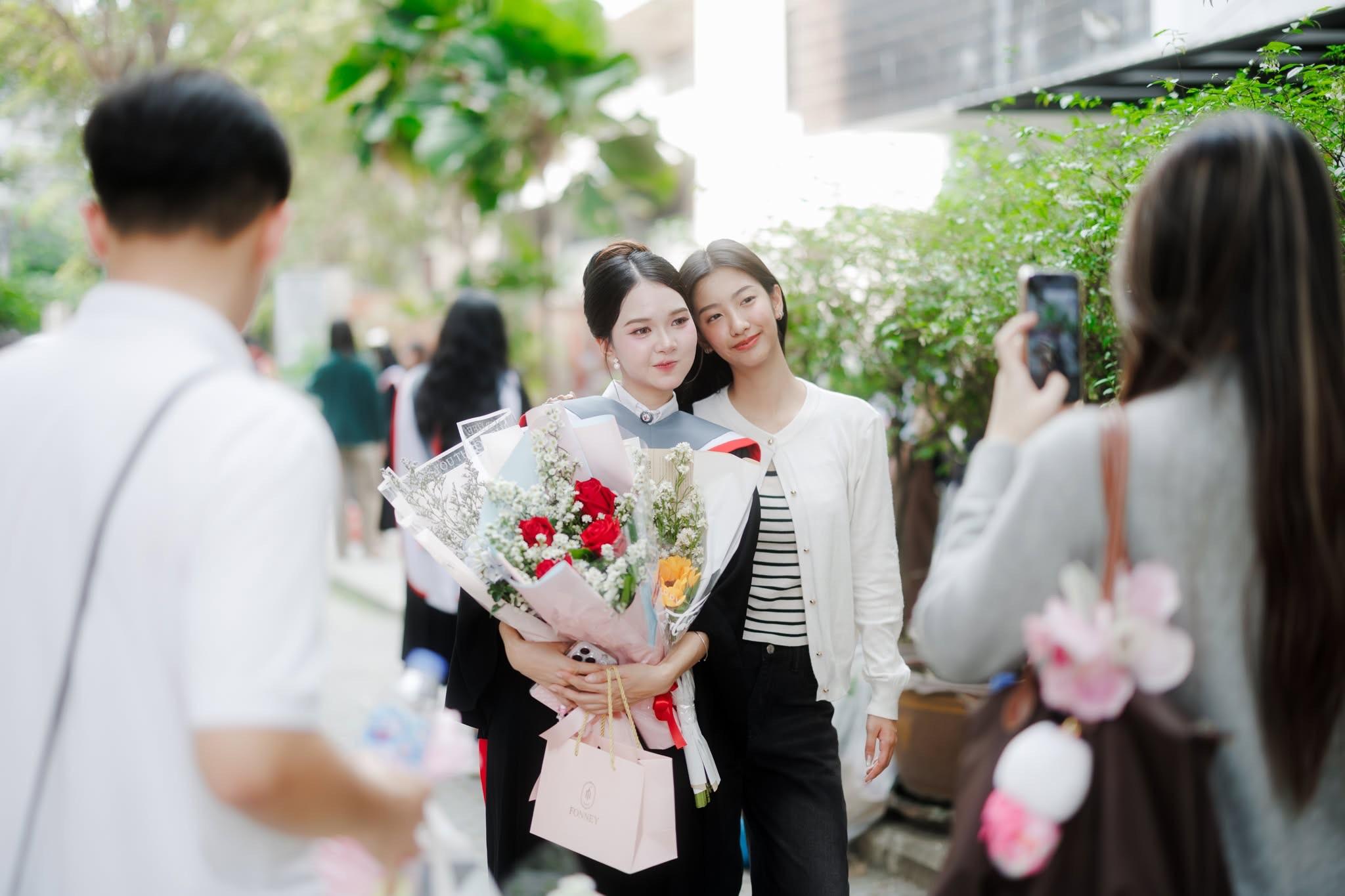 ผลงานรับปริญญา มหาวิทยาลัยศรีนครินทรวิโรฒ โดย ถ่ายกับฟิล์ม ภาพที่ 9