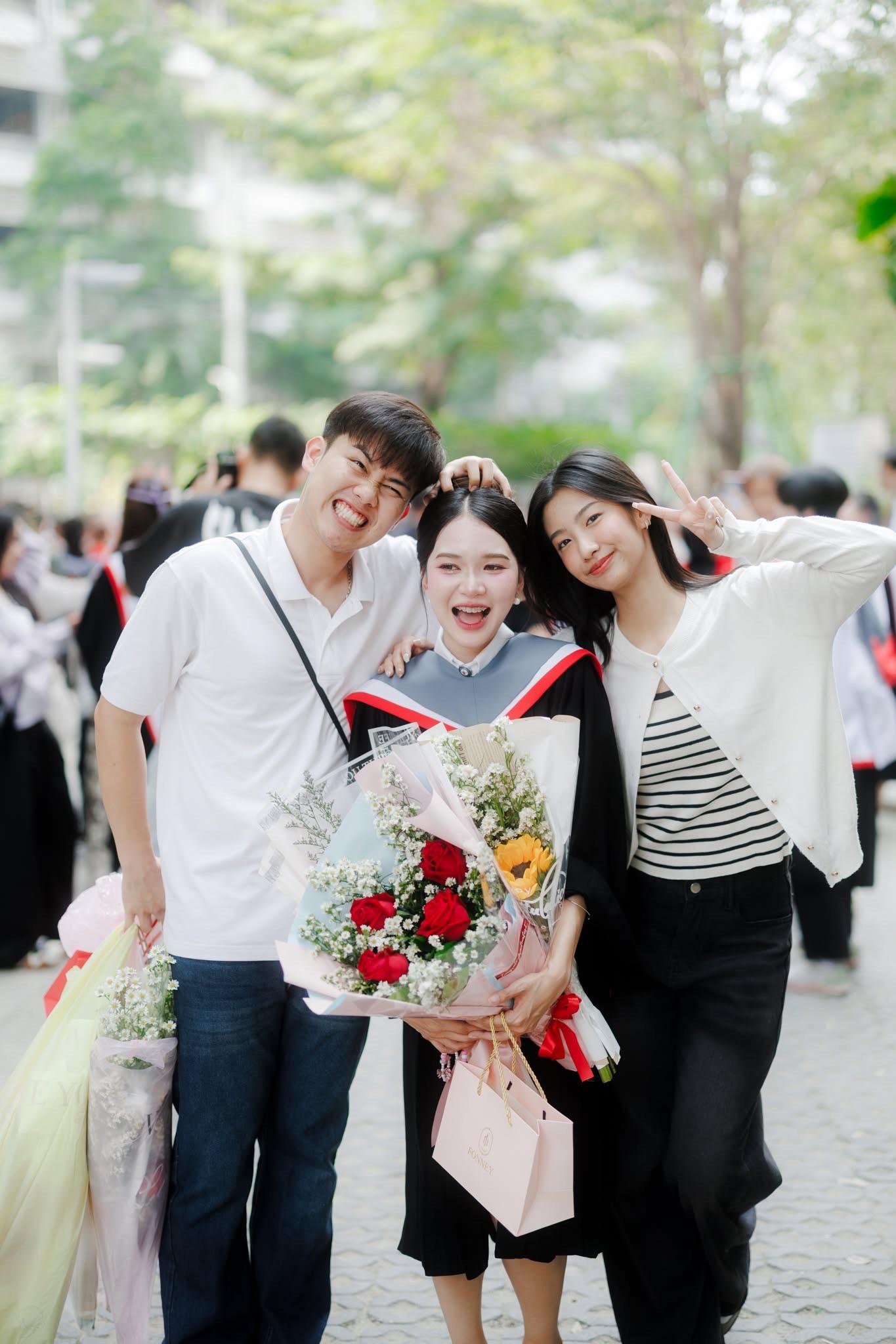 ผลงานรับปริญญา มหาวิทยาลัยศรีนครินทรวิโรฒ โดย ถ่ายกับฟิล์ม ภาพที่ 3