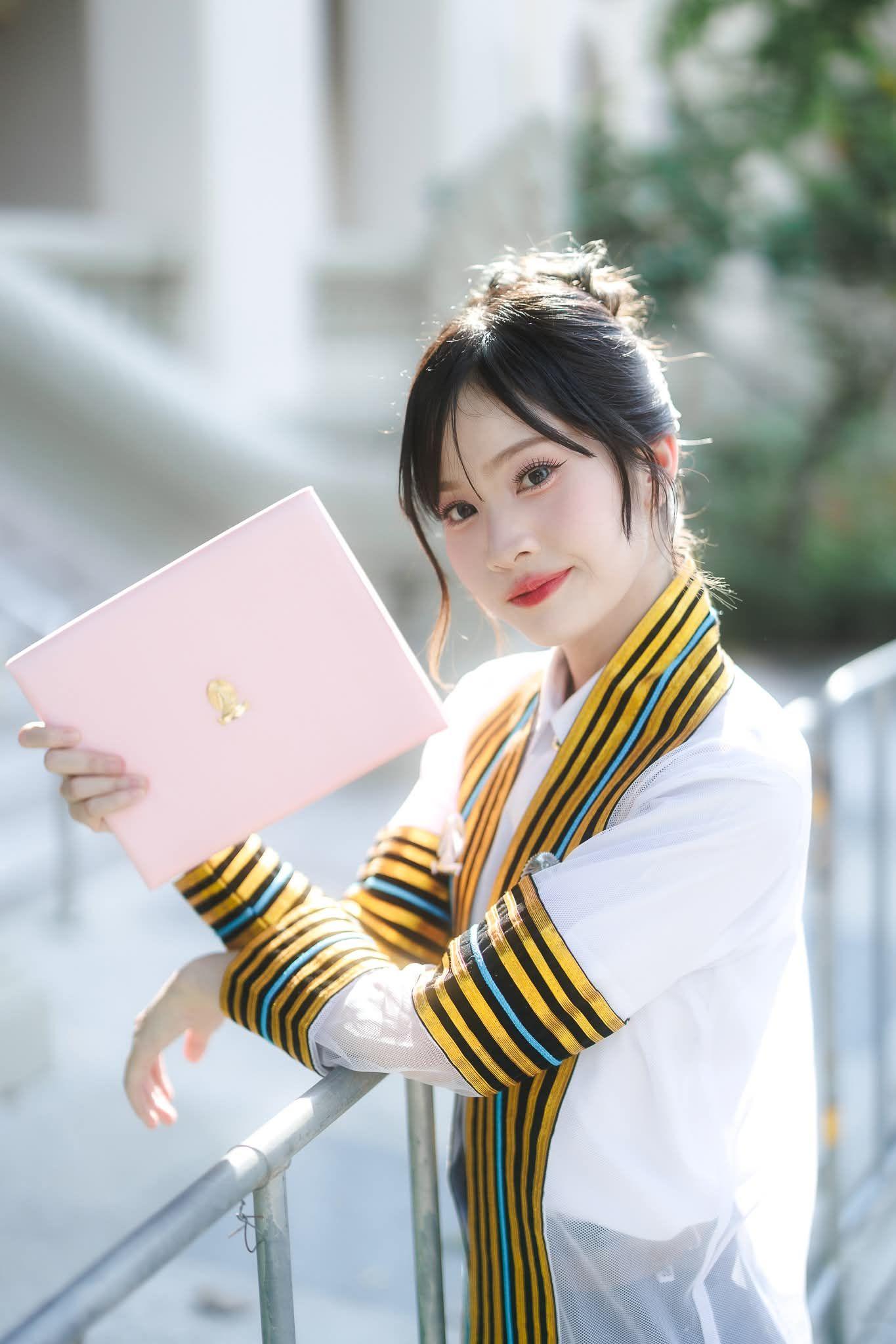 ผลงานรับปริญญา จุฬาลงกรณ์มหาวิทยาลัย โดย ถ่ายกับฟิล์ม ภาพที่ 5