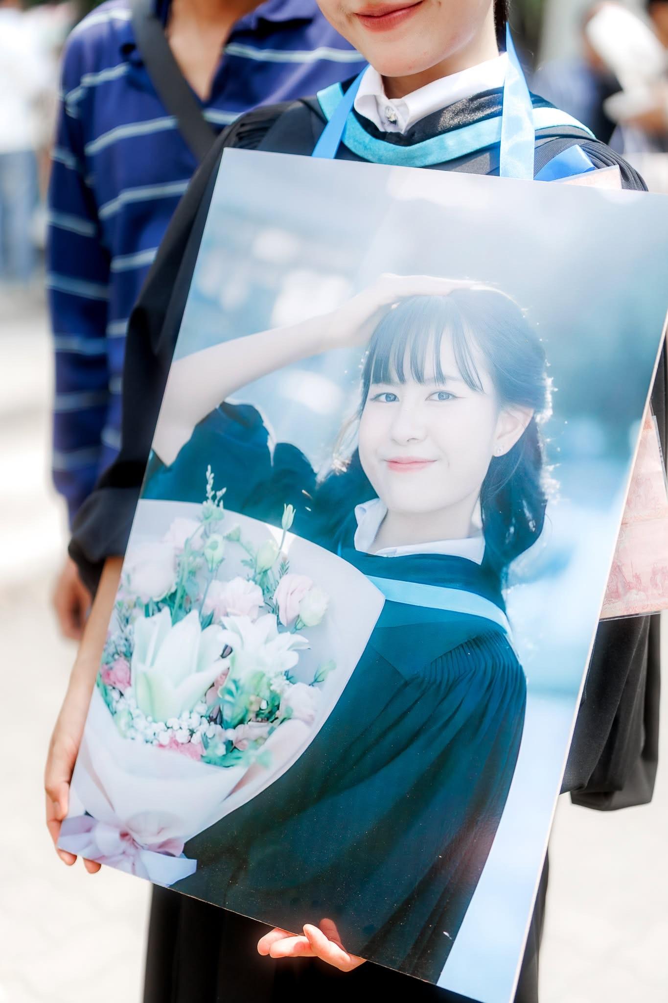 ผลงานรับปริญญา มหาวิทยาลัยศิลปากร โดย ถ่ายกับฟิล์ม ภาพที่ 9