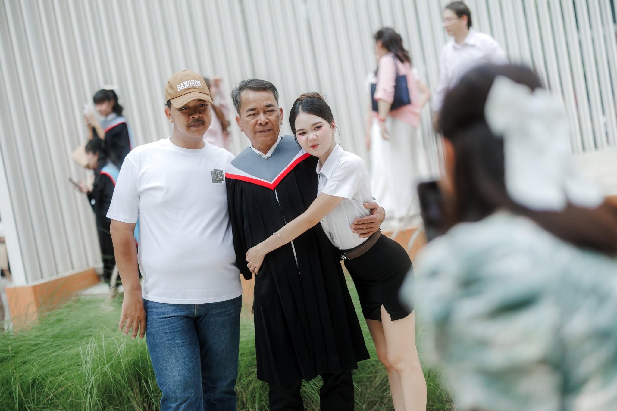 ผลงานรับปริญญา มหาวิทยาลัยศรีนครินทรวิโรฒ โดย ถ่ายกับฟิล์ม ภาพที่ 16