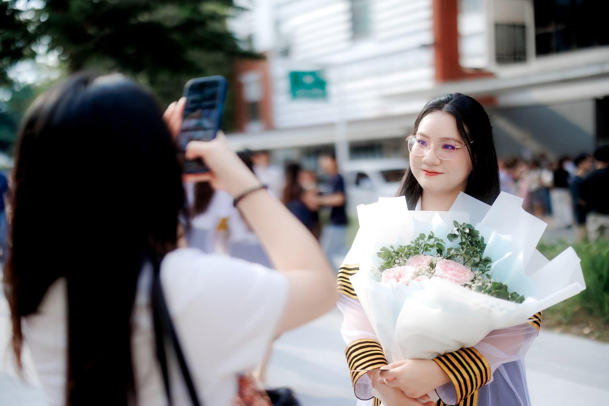 ผลงานรับปริญญา จุฬาลงกรณ์มหาวิทยาลัย โดย ถ่ายกับฟิล์ม ภาพที่ 11