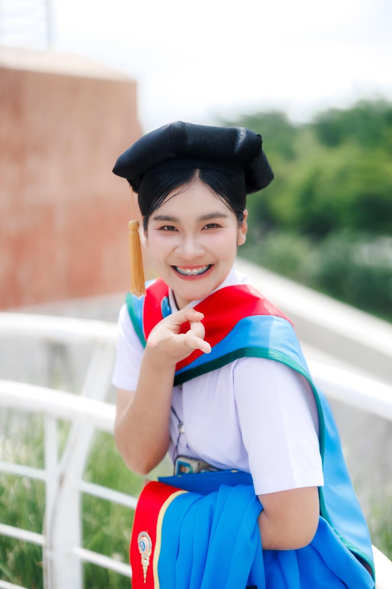 ผลงานรับปริญญา สถาบันพระบรมราชชนก โดย ถ่ายกับฟิล์ม ภาพที่ 15