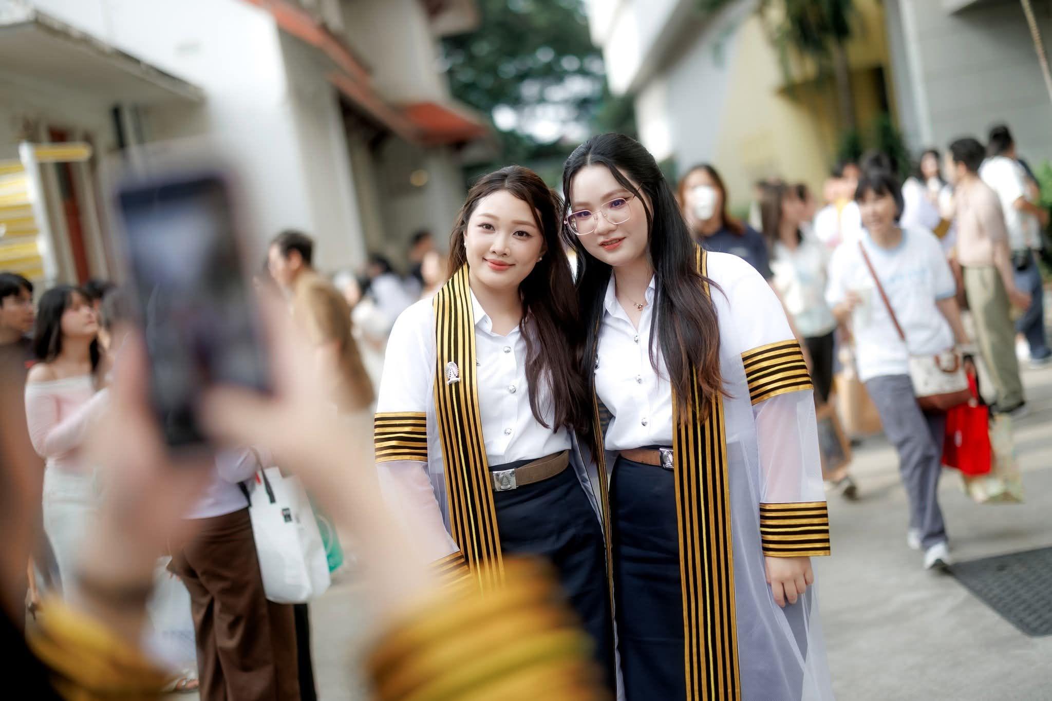 ผลงานรับปริญญา จุฬาลงกรณ์มหาวิทยาลัย โดย ถ่ายกับฟิล์ม ภาพที่ 10