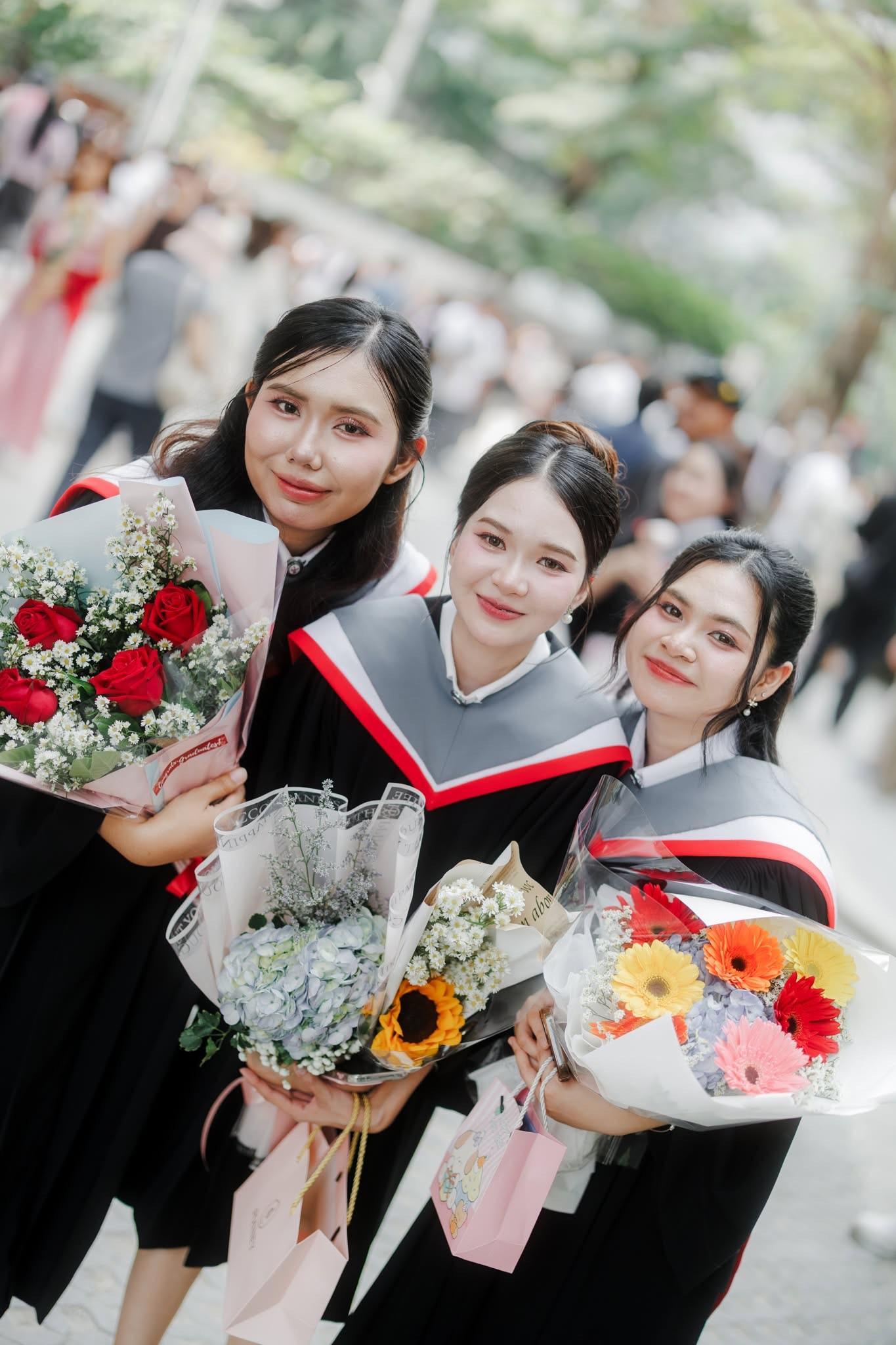 ผลงานรับปริญญา มหาวิทยาลัยศรีนครินทรวิโรฒ โดย ถ่ายกับฟิล์ม ภาพที่ 14