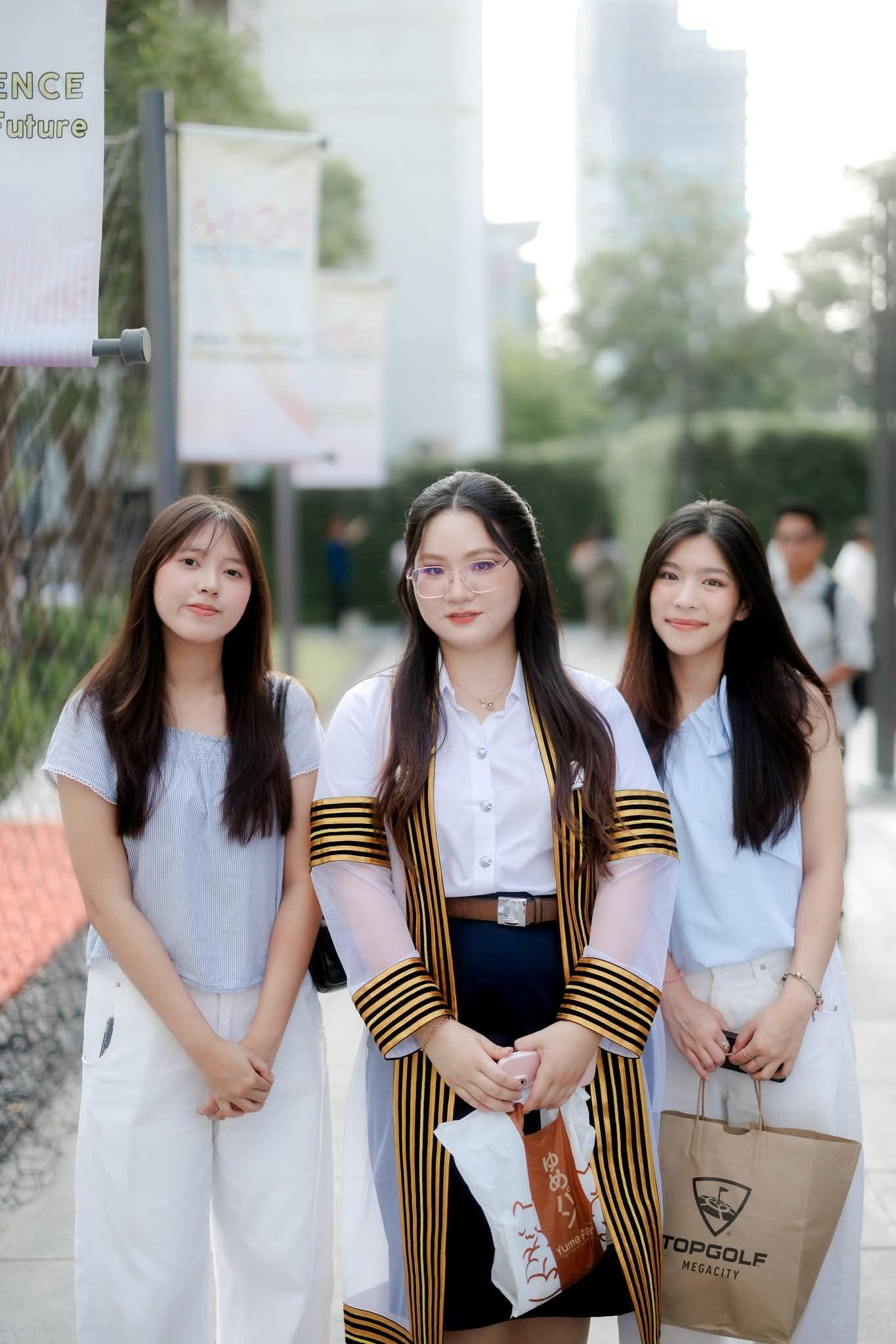 ผลงานรับปริญญา จุฬาลงกรณ์มหาวิทยาลัย โดย ถ่ายกับฟิล์ม ภาพที่ 14