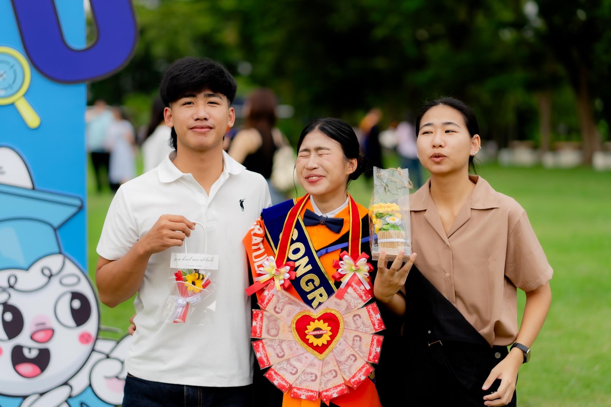 ผลงานรับปริญญา มหาวิทยาลัยมหิดล โดย Ptim ภาพที่ 7