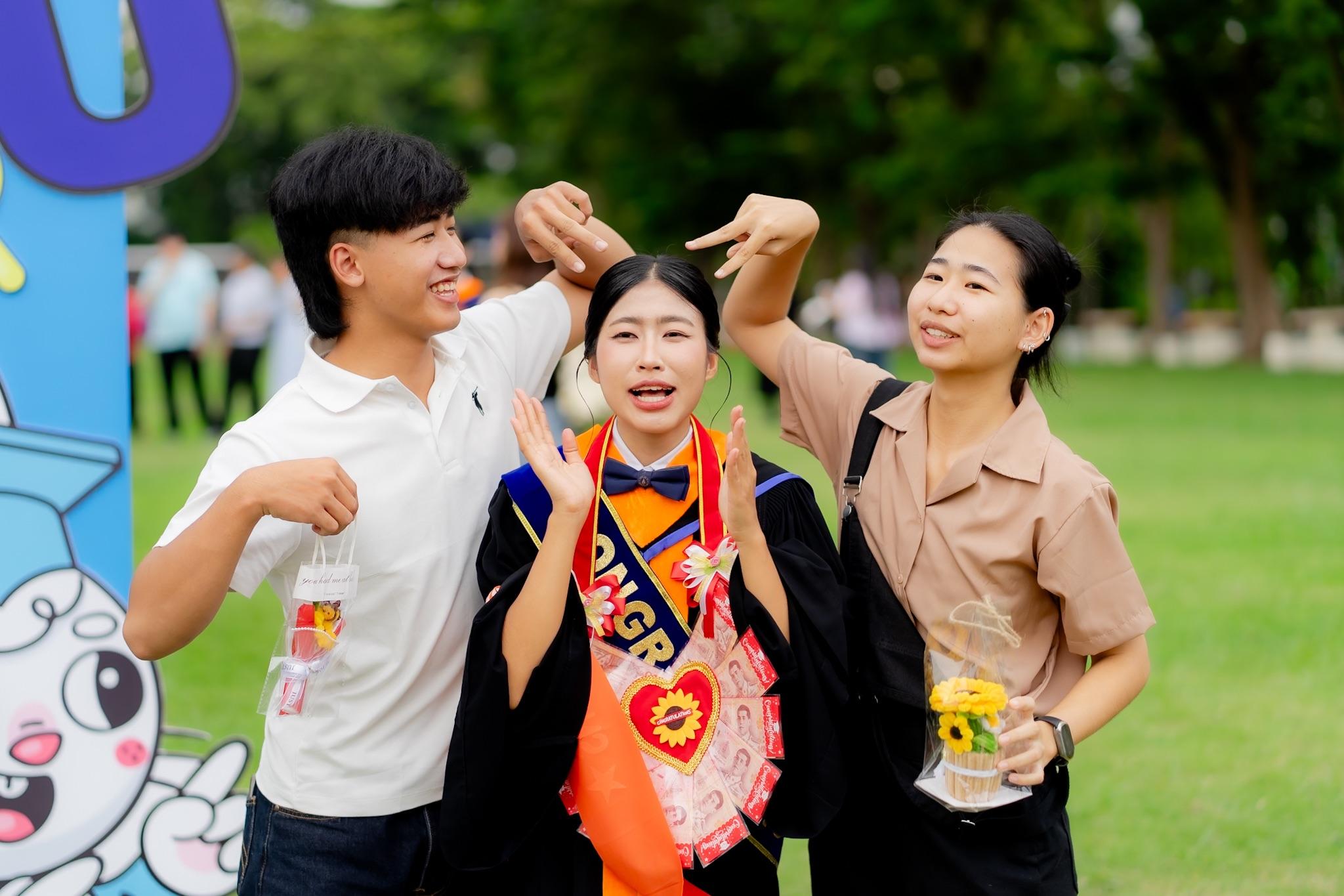ผลงานรับปริญญา มหาวิทยาลัยมหิดล โดย Ptim ภาพที่ 9