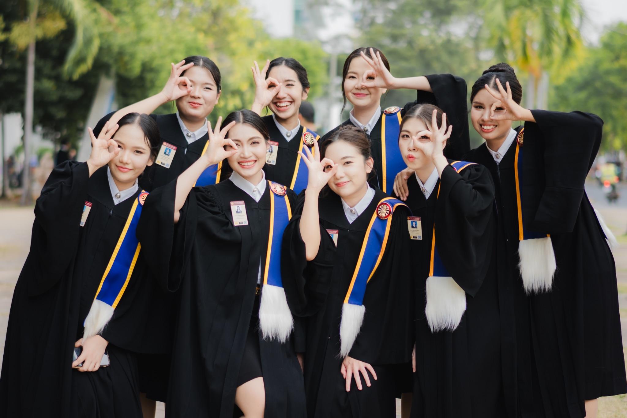 ผลงานรับปริญญา มหาวิทยาลัยธรรมศาสตร์ โดย Kevensyn ภาพที่ 18