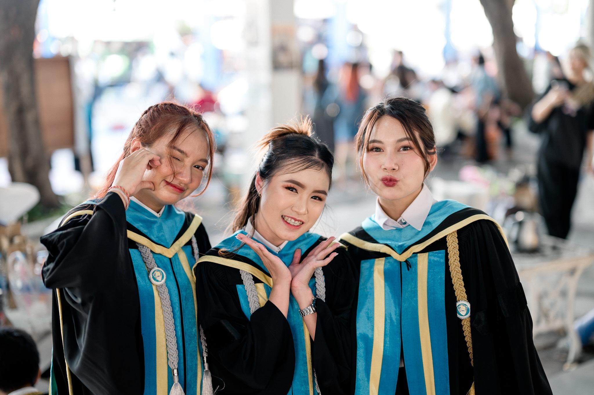ผลงานรับปริญญา มหาวิทยาลัยหอการค้าไทย โดย NSNAP ภาพที่ 4