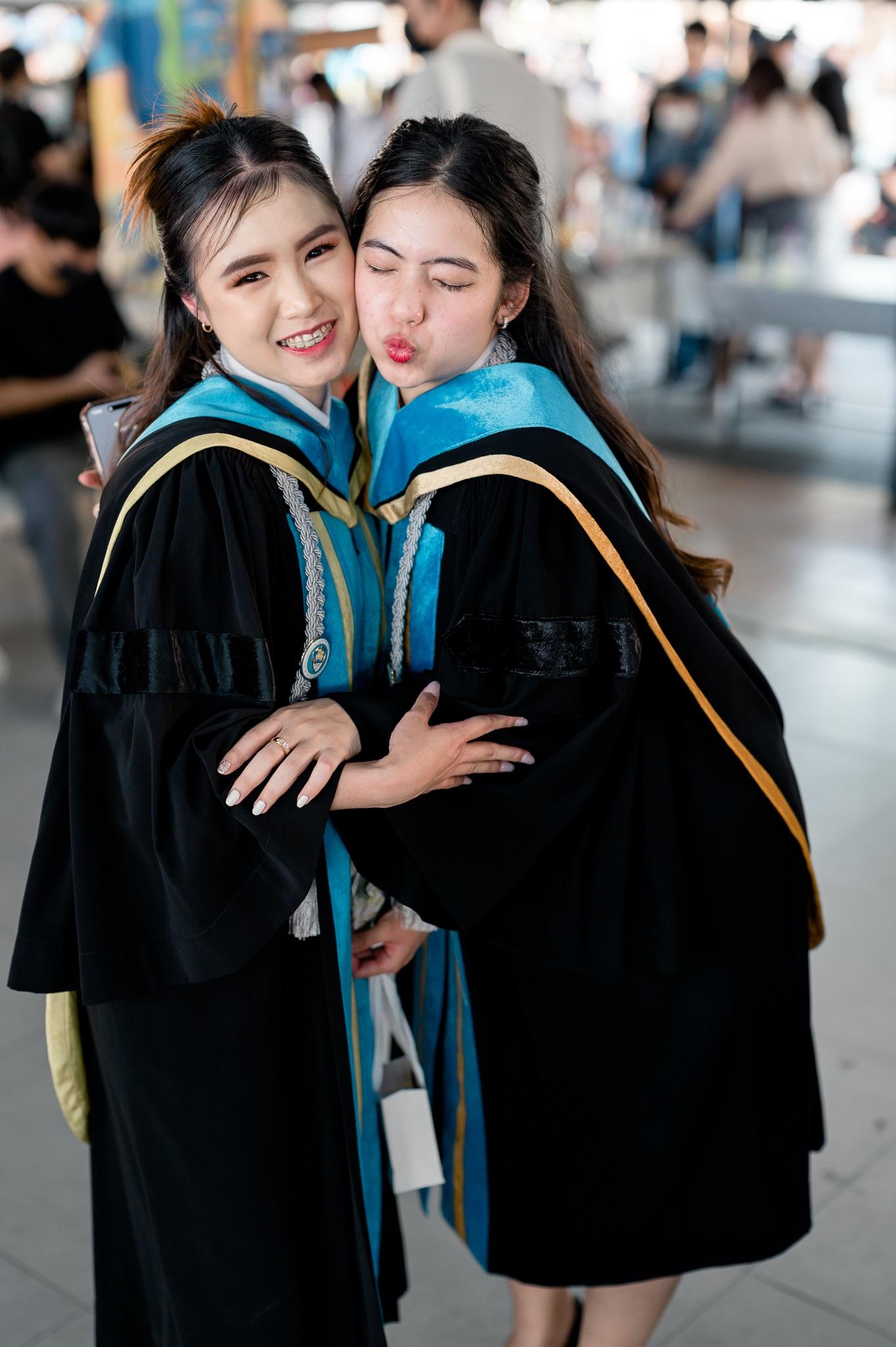 ผลงานรับปริญญา มหาวิทยาลัยหอการค้าไทย โดย NSNAP ภาพที่ 2
