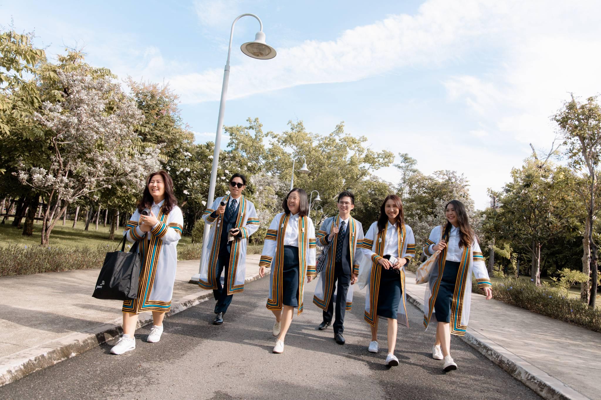 ผลงานรับปริญญา จุฬาลงกรณ์มหาวิทยาลัย โดย Vatashi ภาพที่ 2