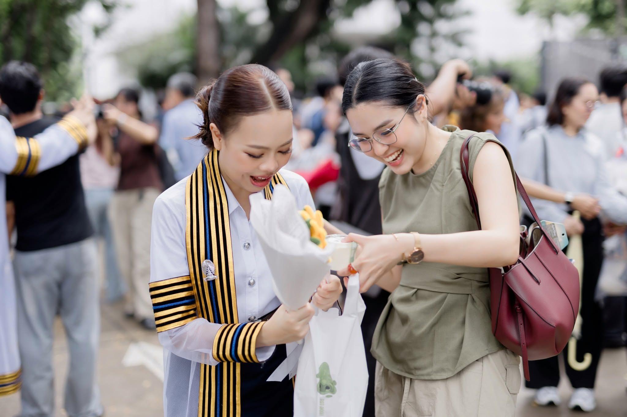 ผลงานรับปริญญา จุฬาลงกรณ์มหาวิทยาลัย โดย จักรวาล16 ภาพที่ 11