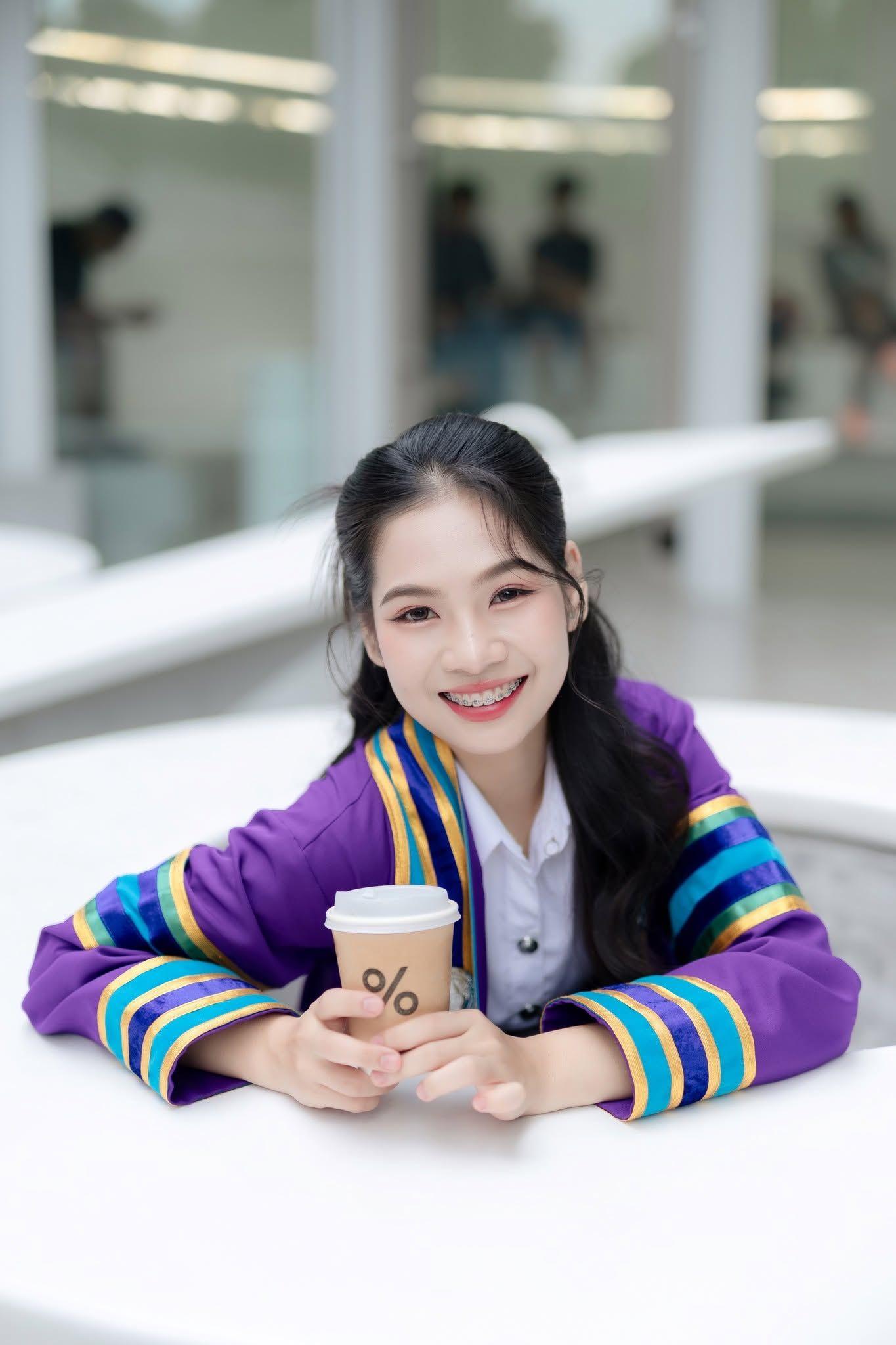 ผลงานรับปริญญา มหาวิทยาลัยราชภัฏบ้านสมเด็จเจ้าพระยา โดย จักรวาล16 ภาพที่ 1