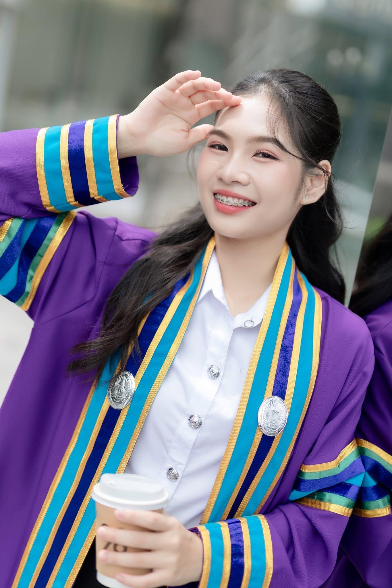 ผลงานรับปริญญา มหาวิทยาลัยราชภัฏบ้านสมเด็จเจ้าพระยา โดย จักรวาล16 ภาพที่ 8