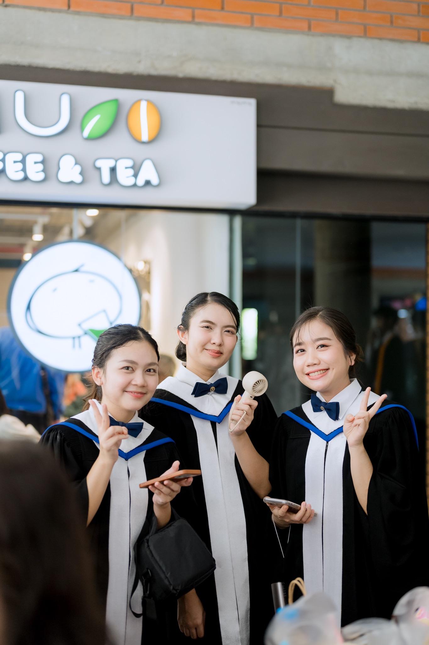 ผลงานรับปริญญา มหาวิทยาลัยมหิดล โดย shangnuipoto ภาพที่ 12