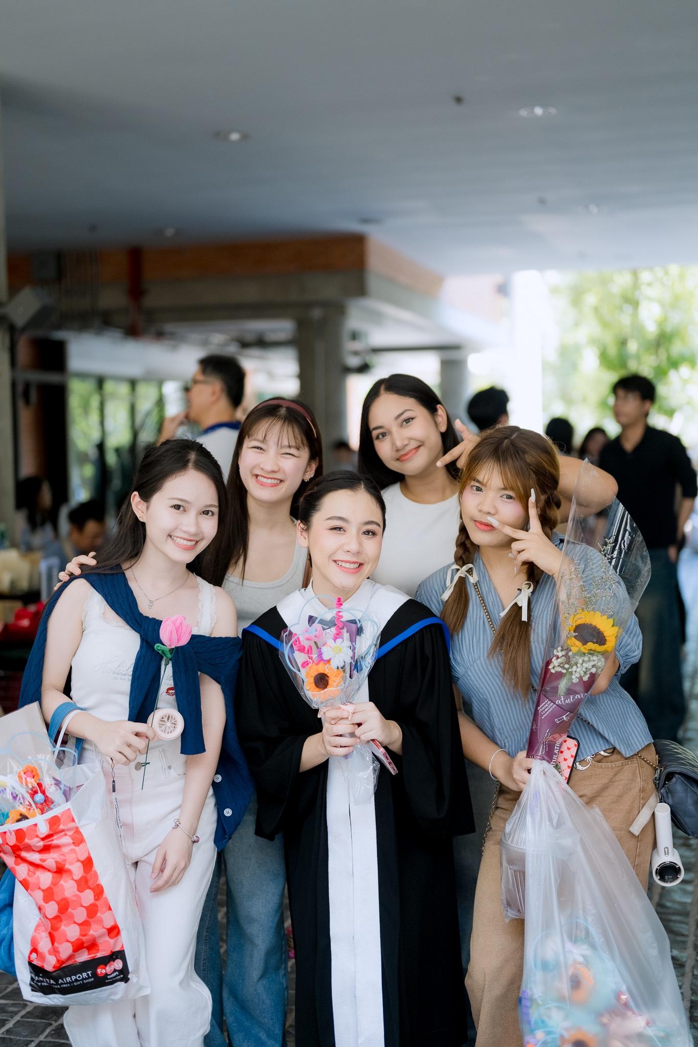 ผลงานรับปริญญา มหาวิทยาลัยมหิดล โดย shangnuipoto ภาพที่ 6