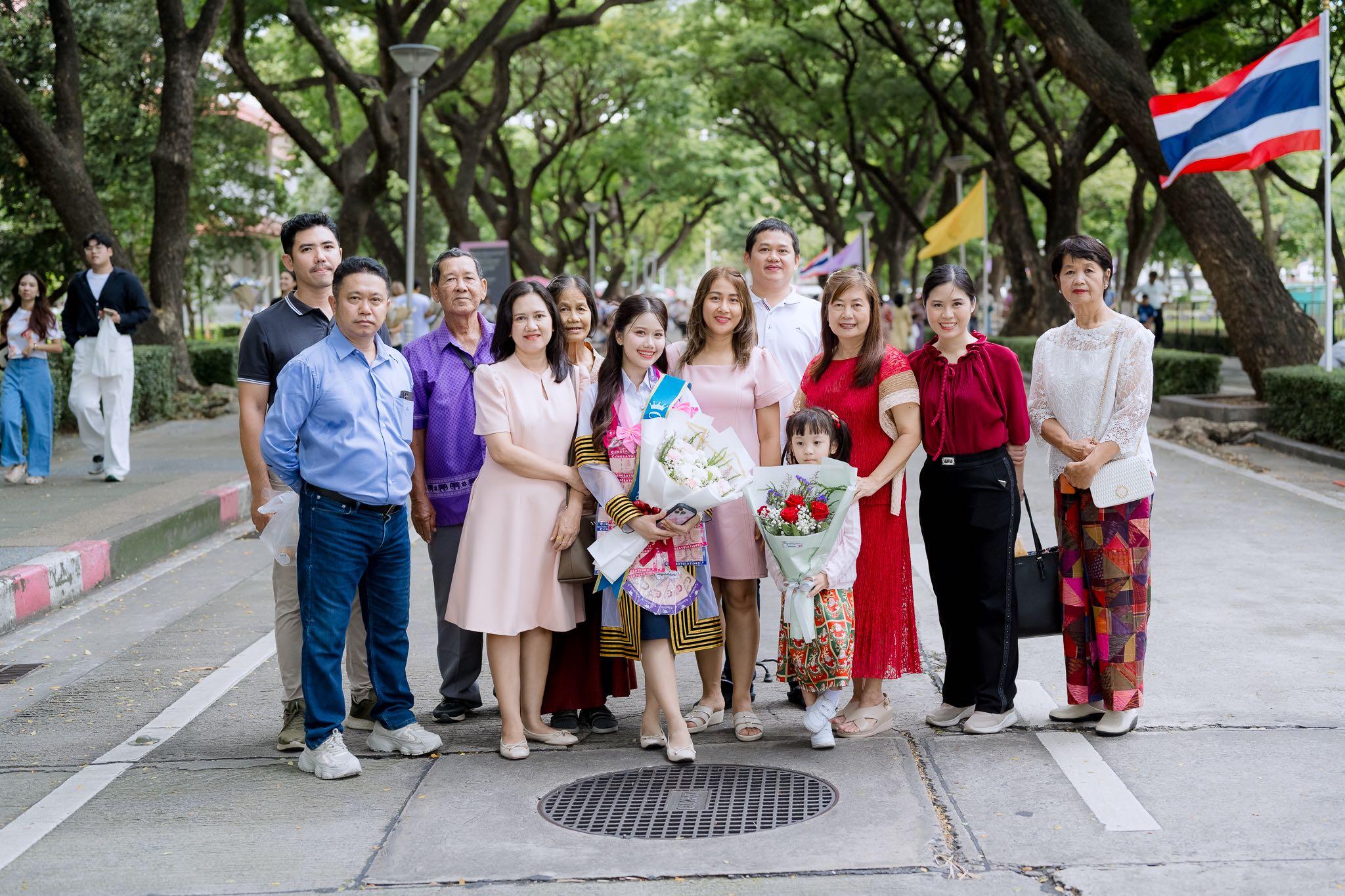 ผลงานรับปริญญา จุฬาลงกรณ์มหาวิทยาลัย โดย shangnuipoto ภาพที่ 2