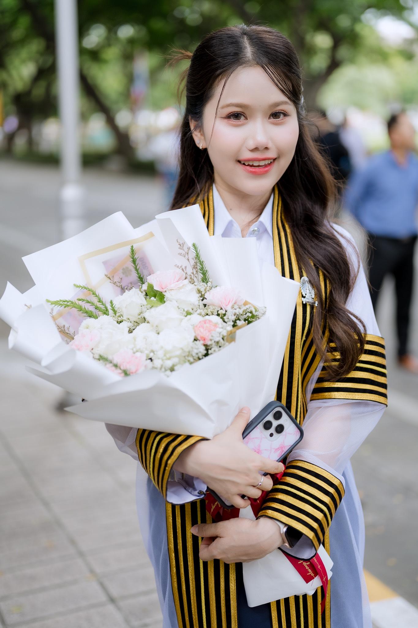 ผลงานรับปริญญา จุฬาลงกรณ์มหาวิทยาลัย โดย shangnuipoto ภาพที่ 1