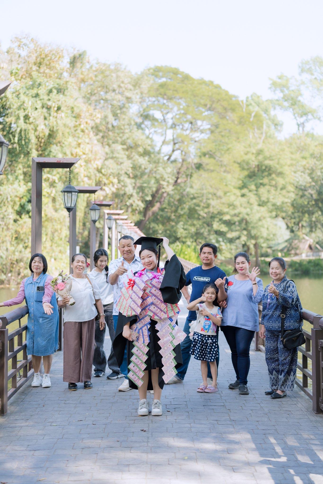 ผลงานรับปริญญา มหาวิทยาลัยเชียงใหม่ โดย shangnuipoto ภาพที่ 3