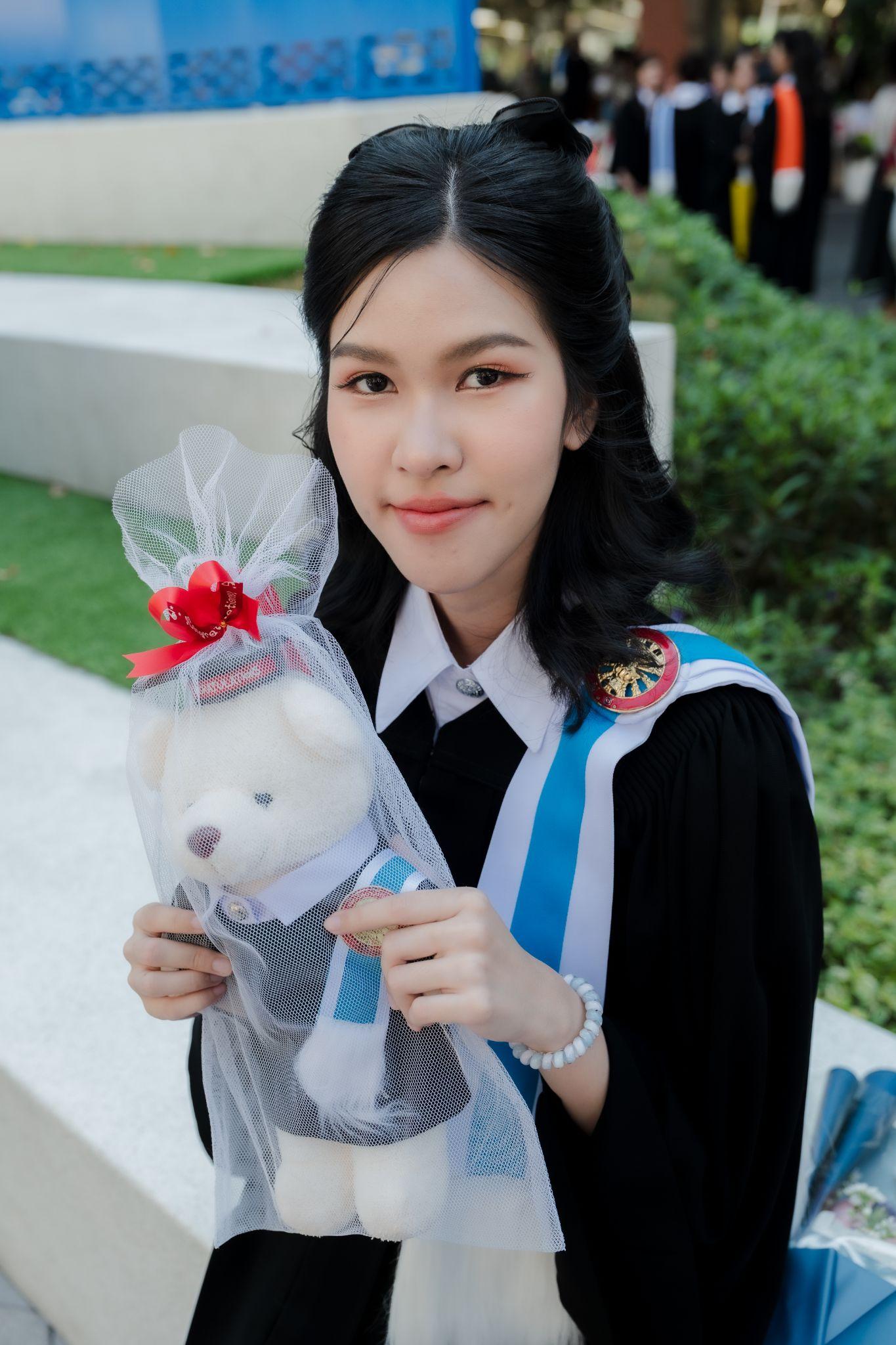 ผลงานรับปริญญา มหาวิทยาลัยธรรมศาสตร์ โดย Narratell Gallery ภาพที่ 14