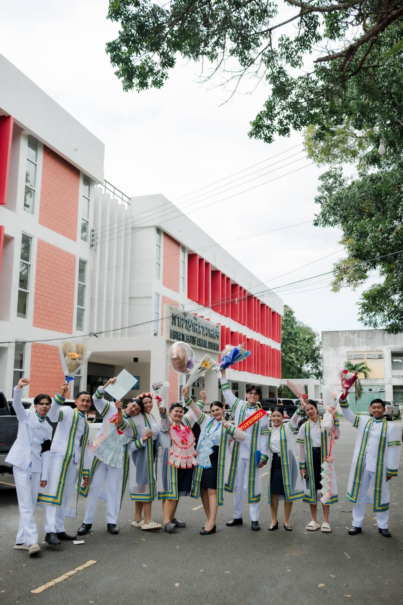ผลงานรับปริญญา มหาวิทยาลัยเทคโนโลยีราชมงคลตะวันออก โดย Narratell Gallery ภาพที่ 17