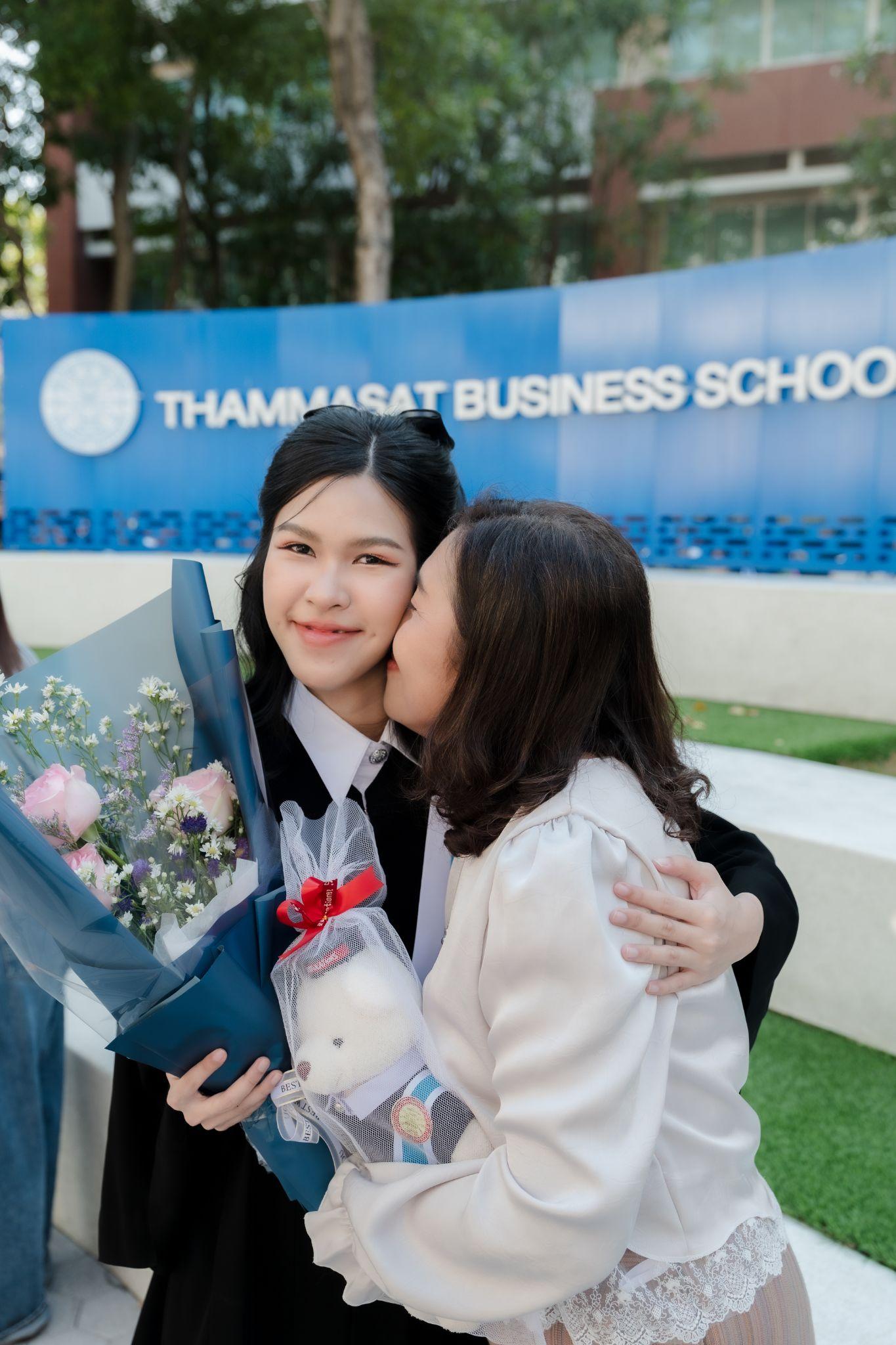 ผลงานรับปริญญา มหาวิทยาลัยธรรมศาสตร์ โดย Narratell Gallery ภาพที่ 13