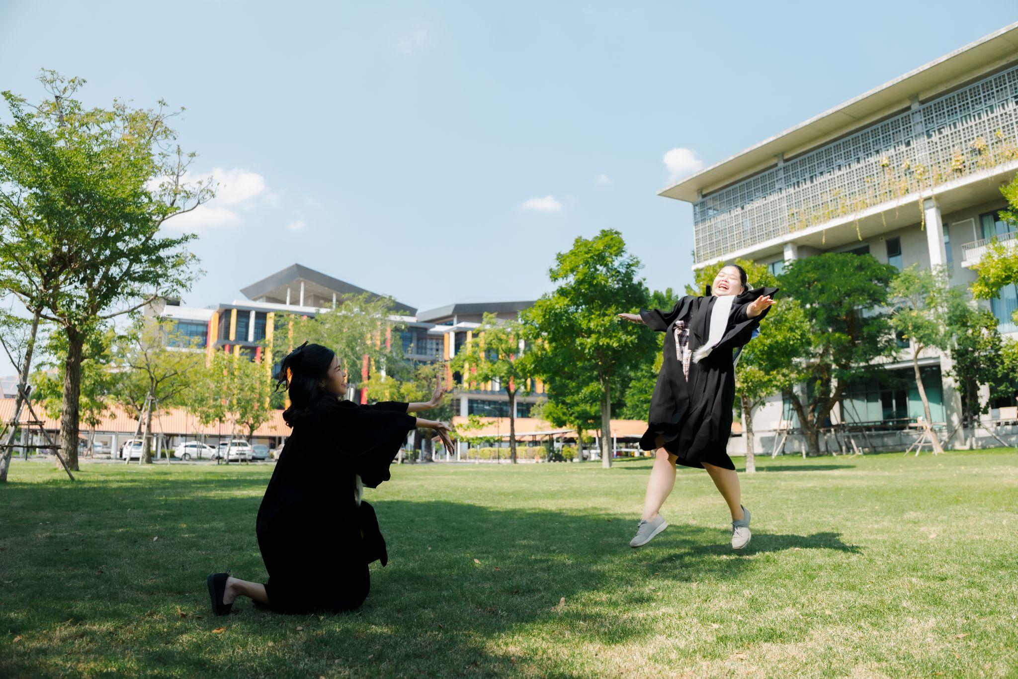 ผลงานรับปริญญา มหาวิทยาลัยธรรมศาสตร์ โดย Narratell Gallery ภาพที่ 17