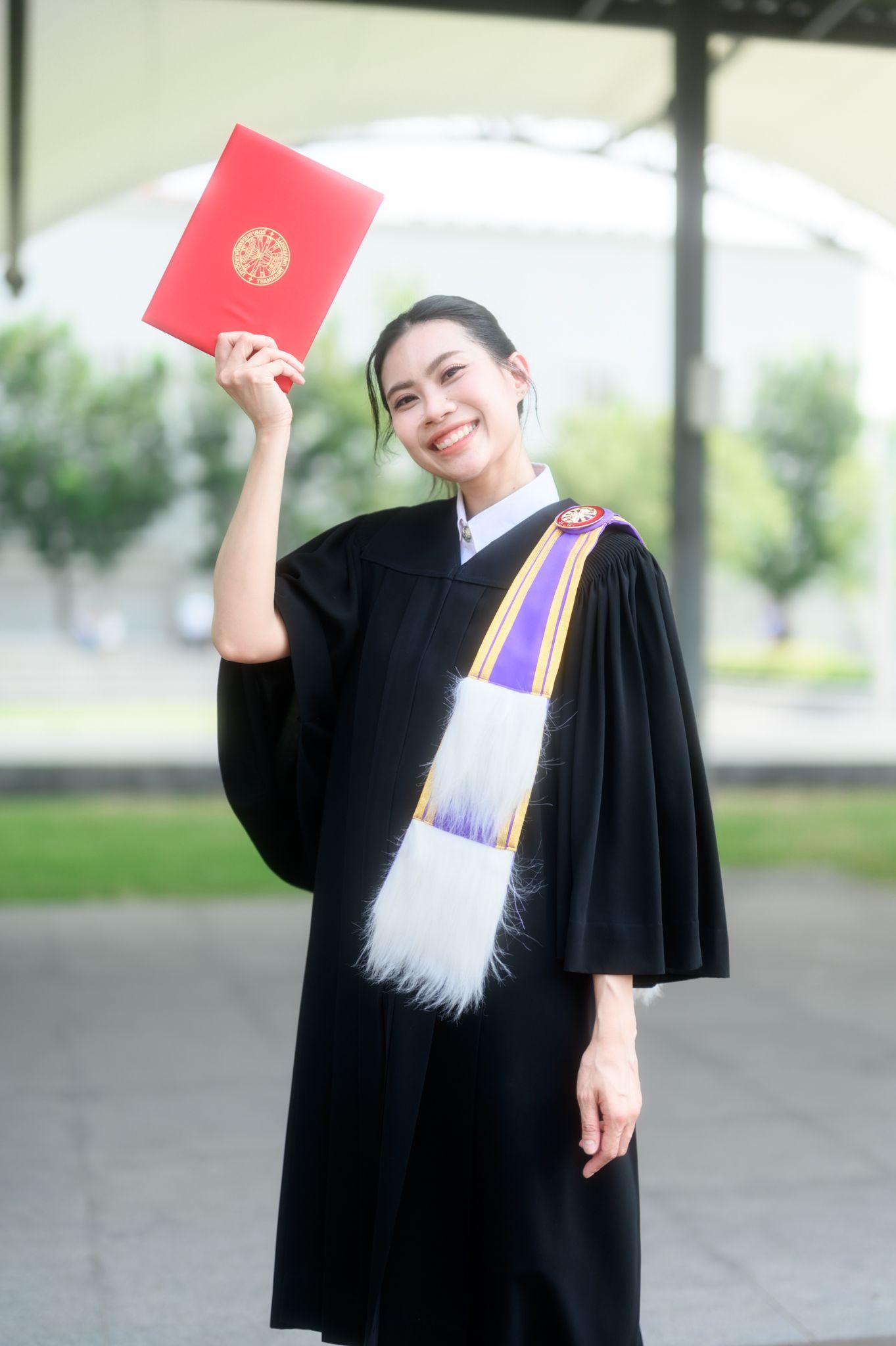 ผลงานรับปริญญา มหาวิทยาลัยธรรมศาสตร์ โดย มุมห้อง Photo ภาพที่ 1