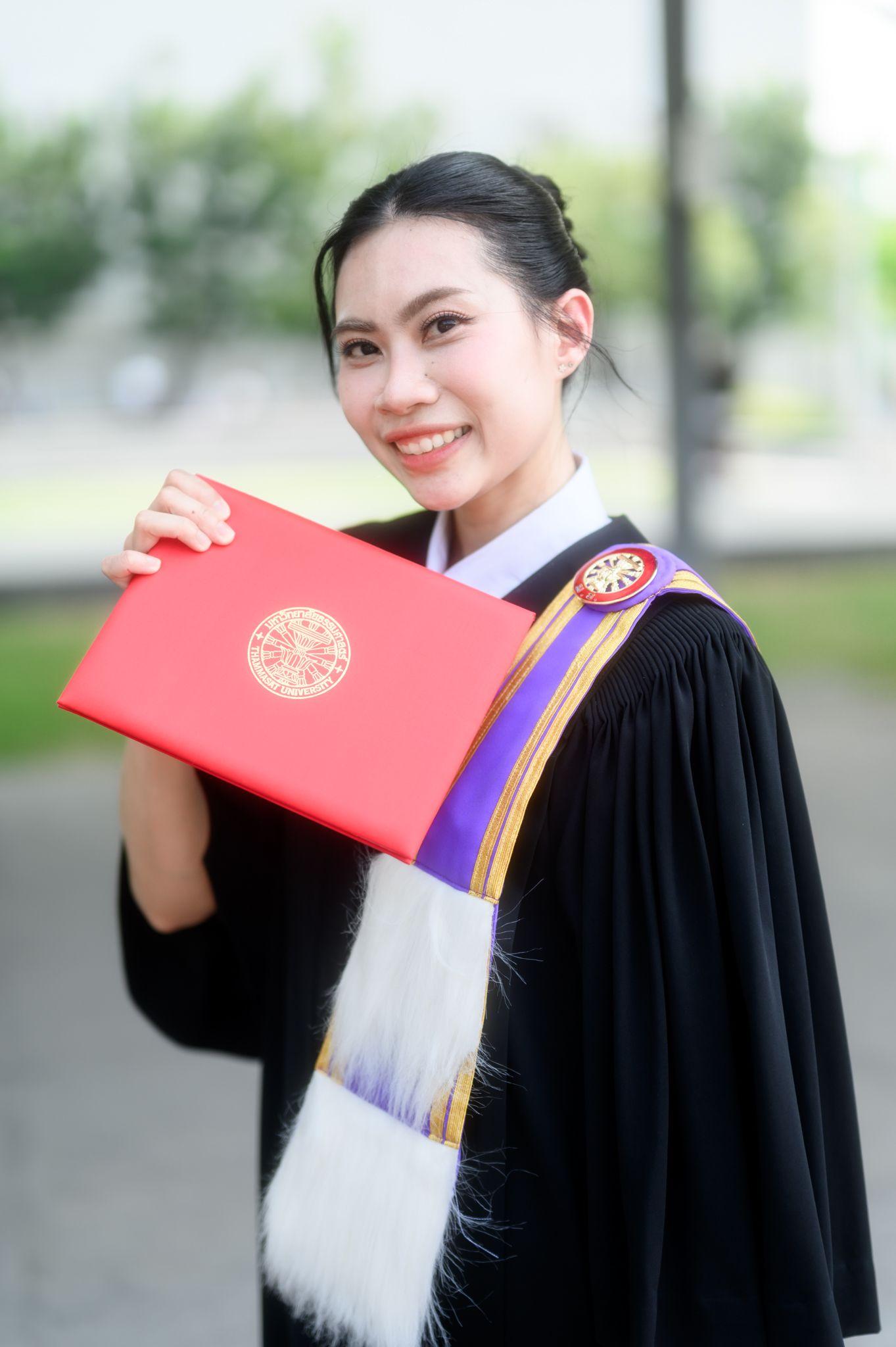 ผลงานรับปริญญา มหาวิทยาลัยธรรมศาสตร์ โดย มุมห้อง Photo ภาพที่ 2