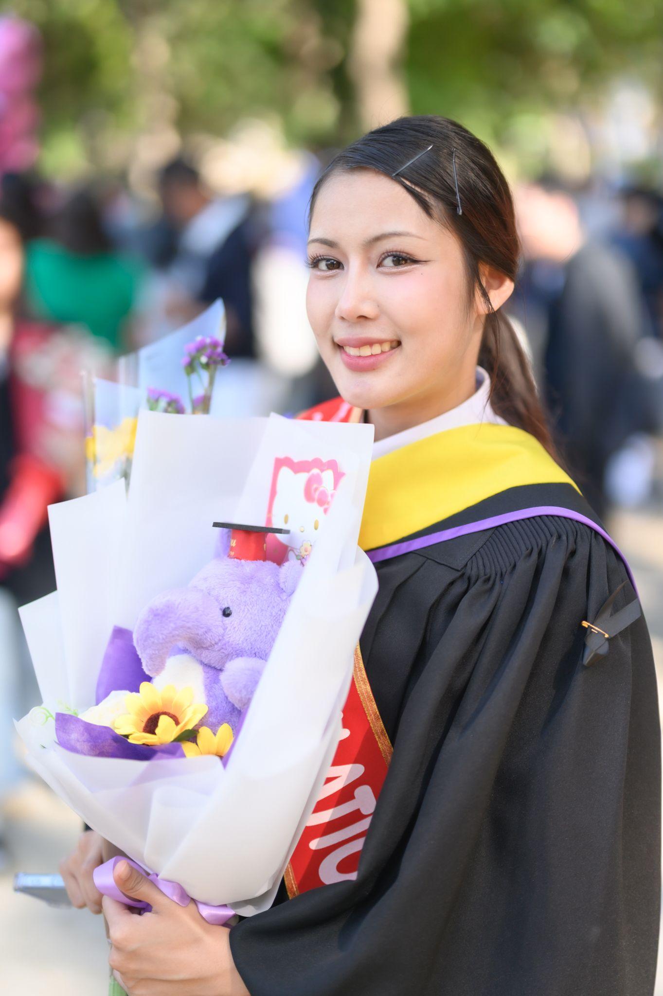 ผลงานรับปริญญา มหาวิทยาลัยเชียงใหม่ โดย มุมห้อง Photo ภาพที่ 12