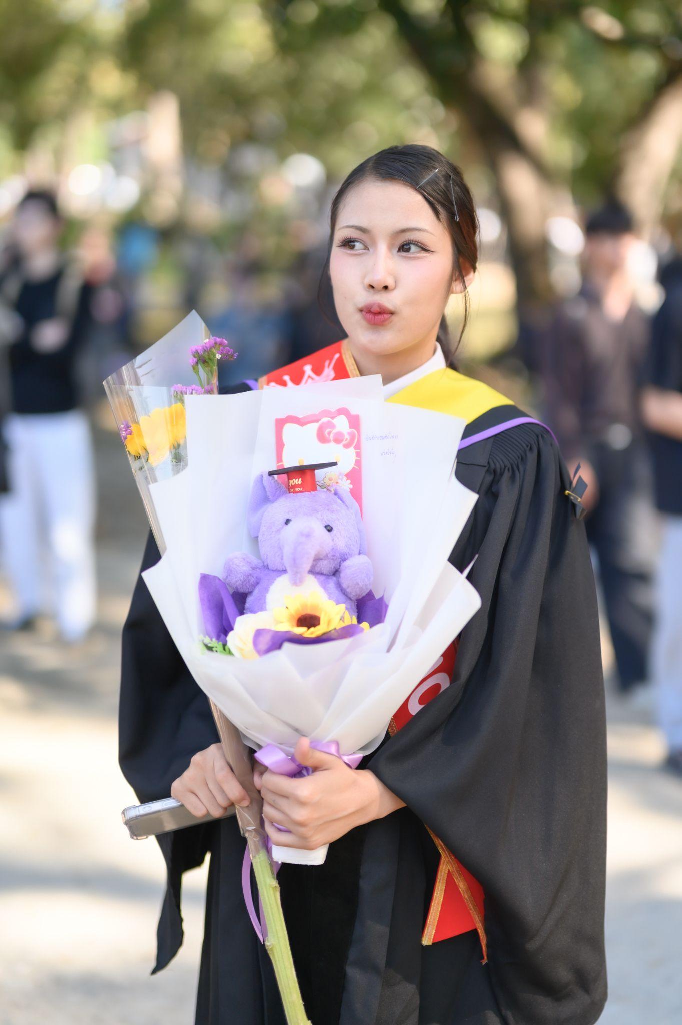 ผลงานรับปริญญา มหาวิทยาลัยเชียงใหม่ โดย มุมห้อง Photo ภาพที่ 9