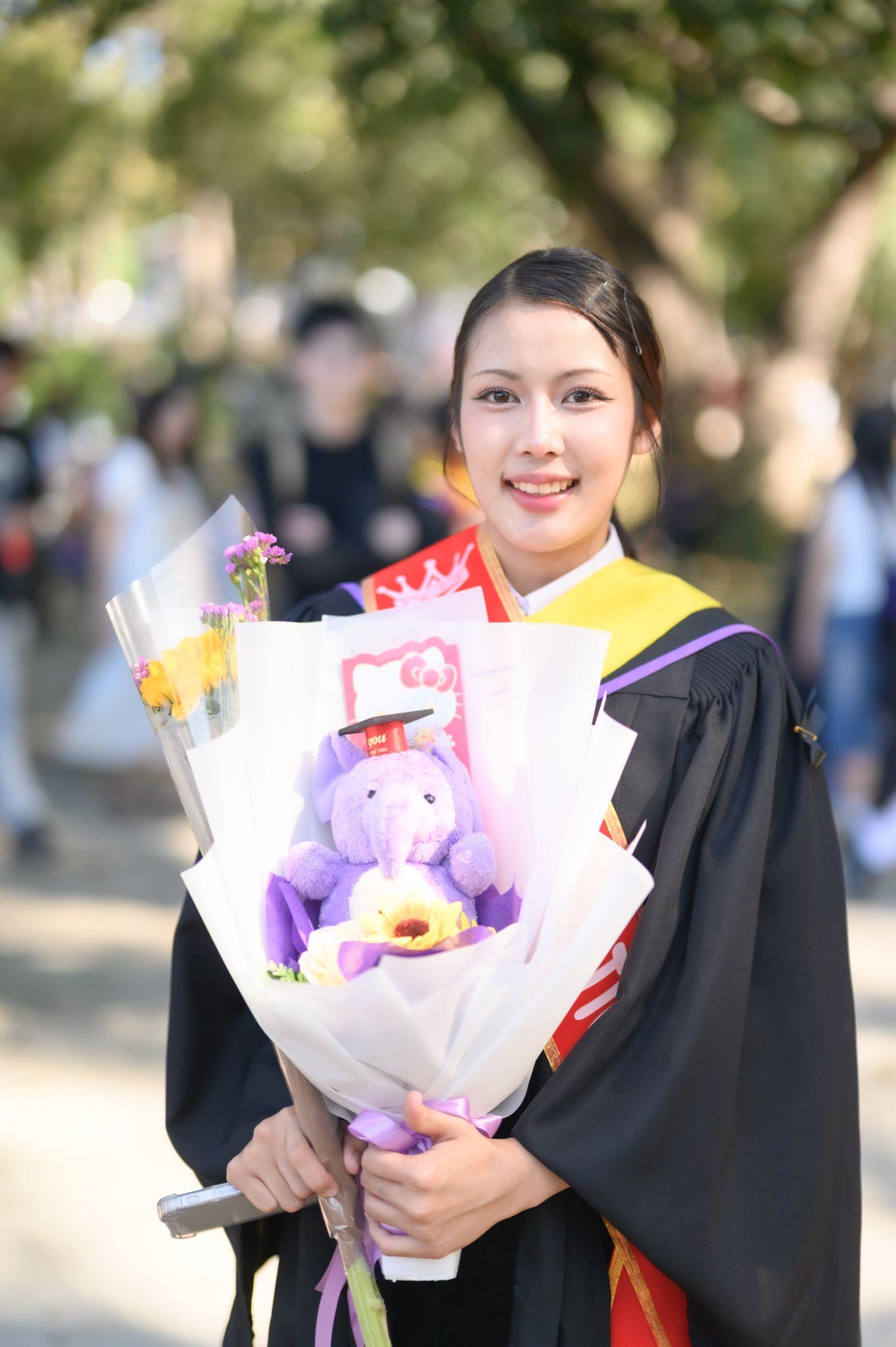 ผลงานรับปริญญา มหาวิทยาลัยเชียงใหม่ โดย มุมห้อง Photo ภาพที่ 8