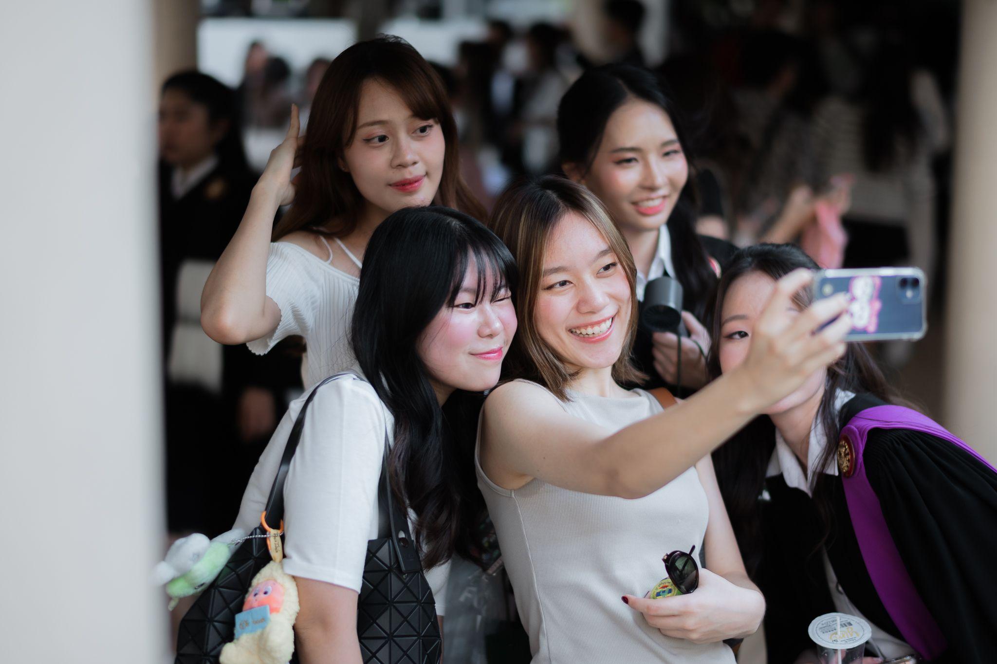 ผลงานรับปริญญา มหาวิทยาลัยธรรมศาสตร์ โดย w.d_gallery ภาพที่ 8