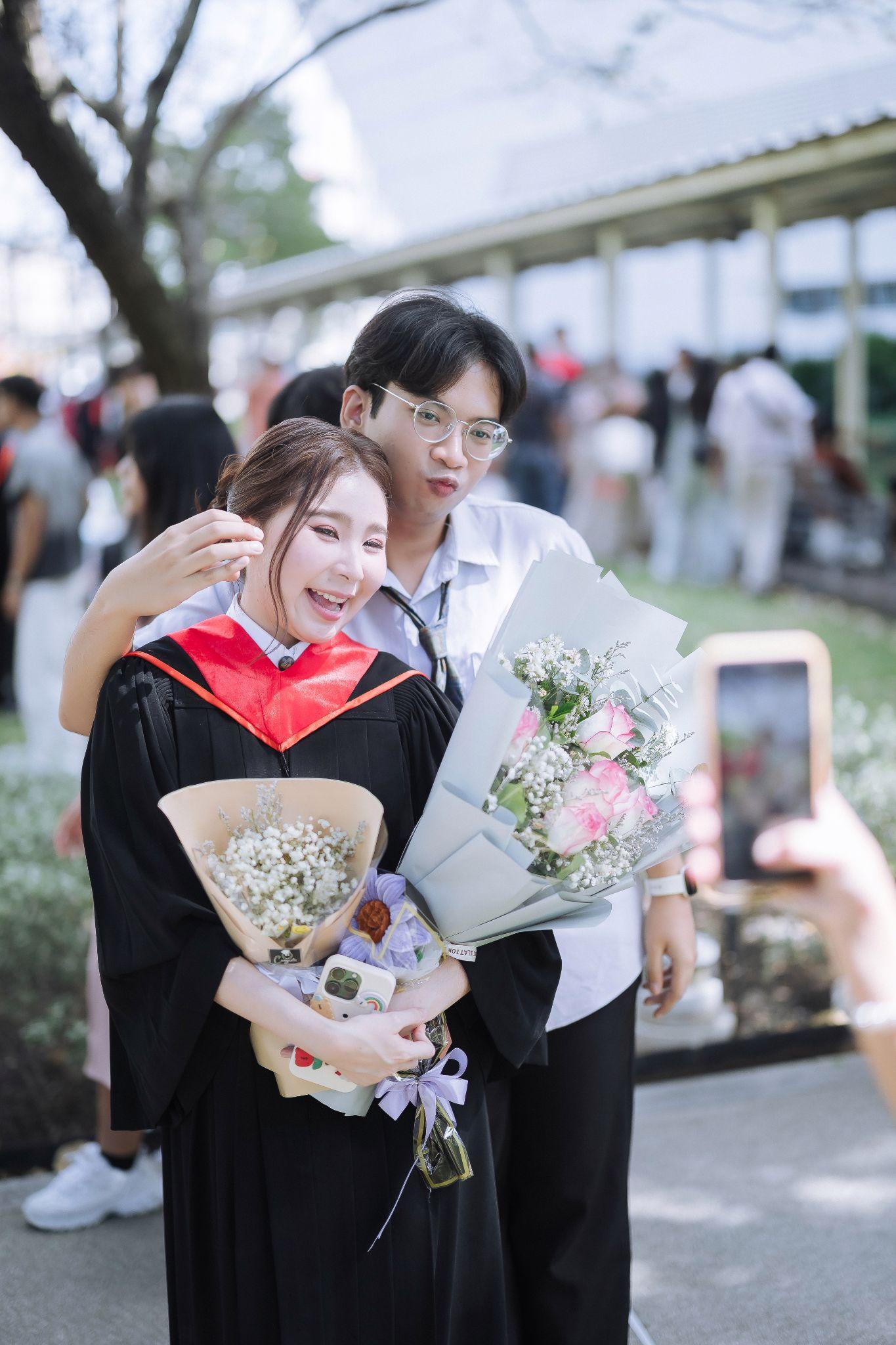 ผลงานรับปริญญา มหาวิทยาลัยกรุงเทพ โดย ช่างภาพตัวสูง:Thirapong ภาพที่ 1