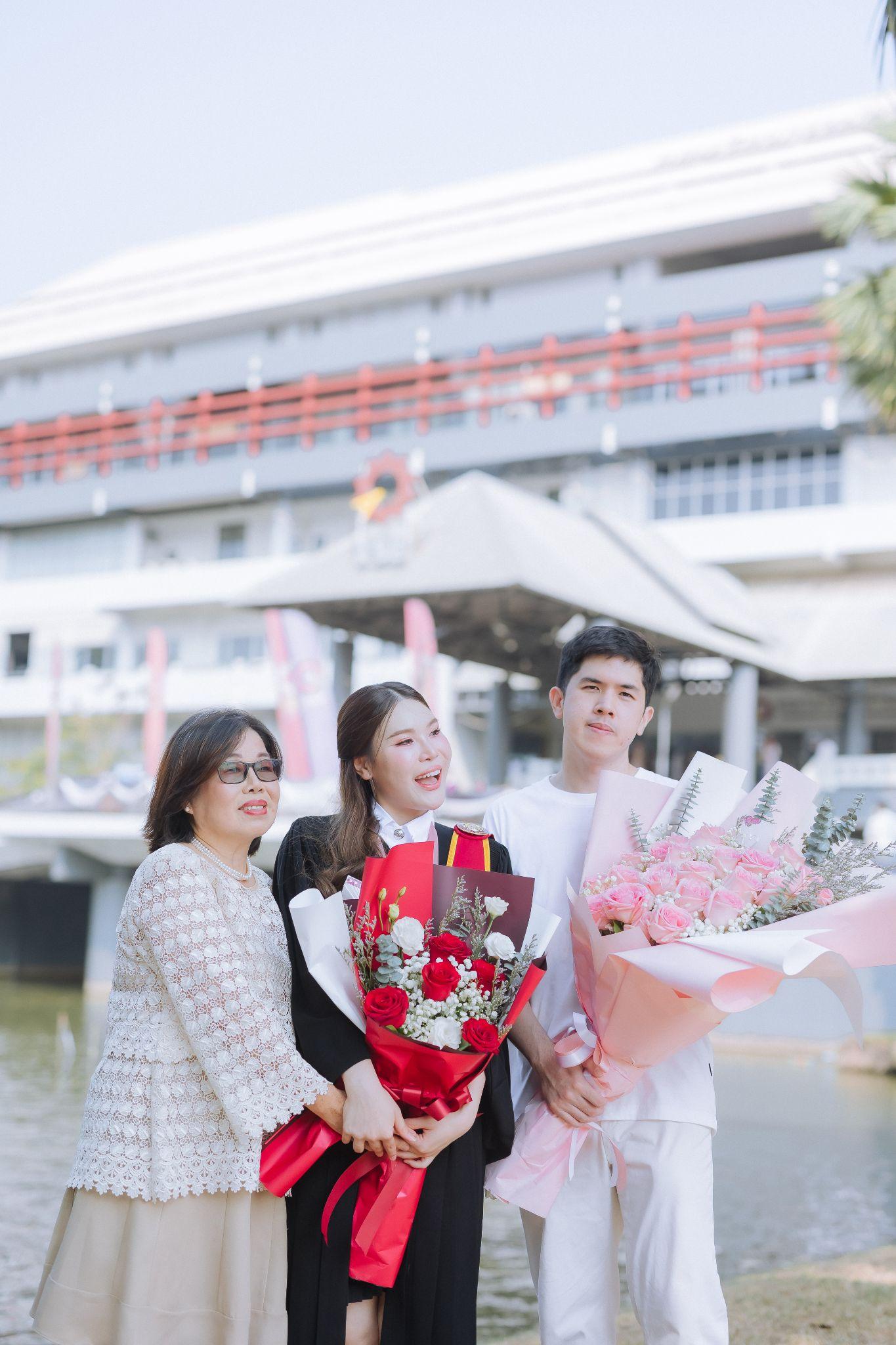 ผลงานรับปริญญา มหาวิทยาลัยธรรมศาสตร์ โดย ช่างภาพตัวสูง:Thirapong ภาพที่ 18