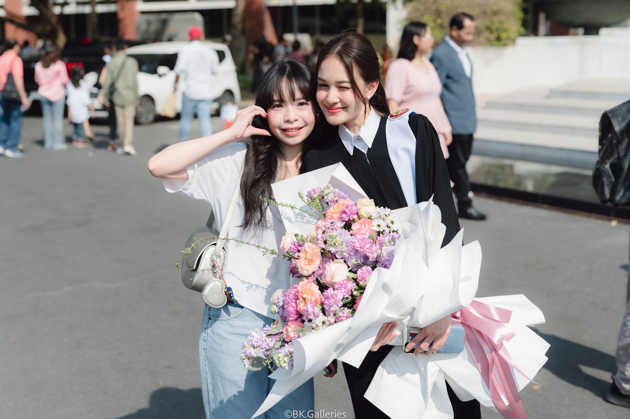 ผลงานรับปริญญา มหาวิทยาลัยธรรมศาสตร์ โดย BK.Galleries ภาพที่ 13