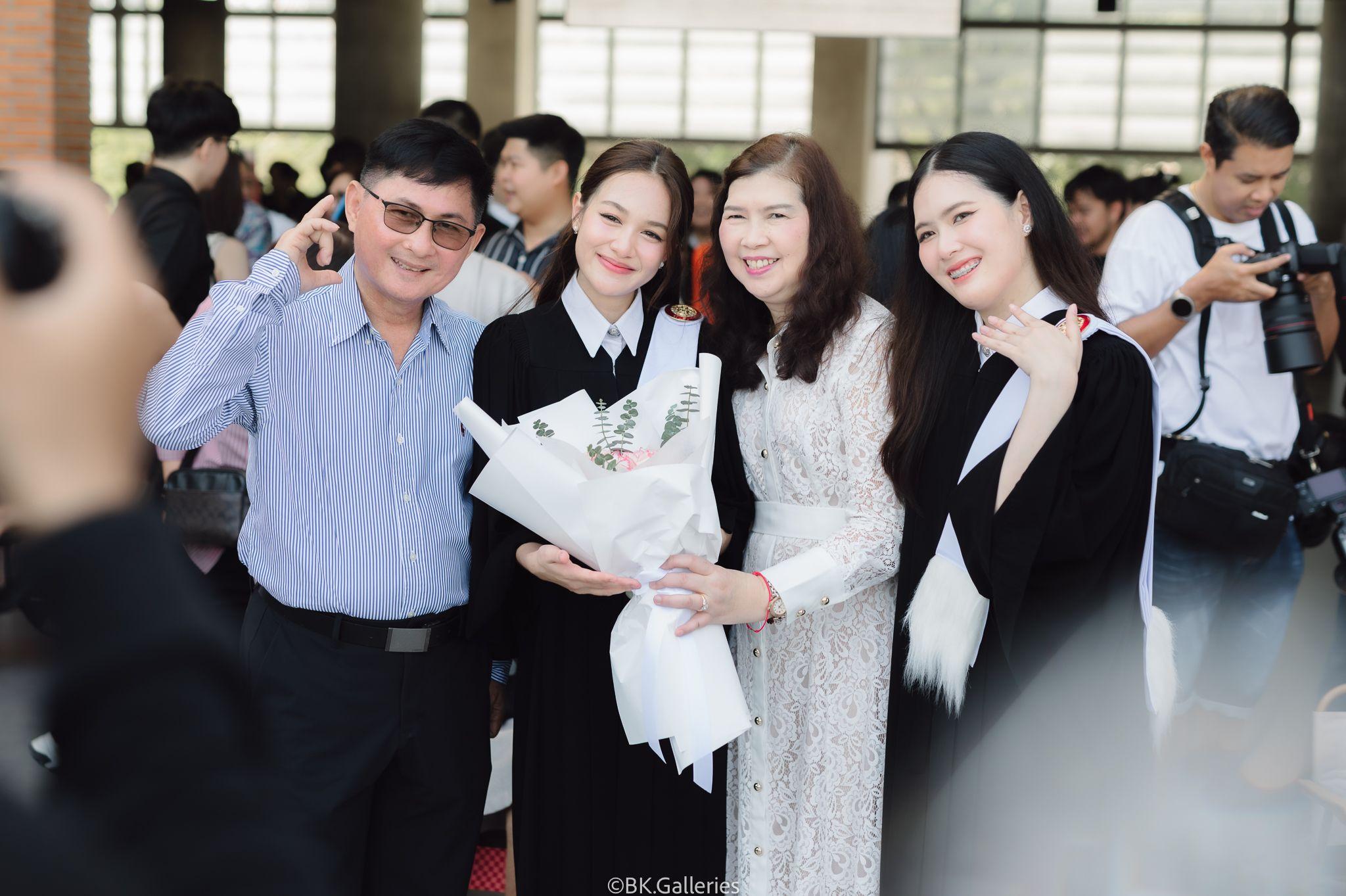 ผลงานรับปริญญา มหาวิทยาลัยธรรมศาสตร์ โดย BK.Galleries ภาพที่ 7
