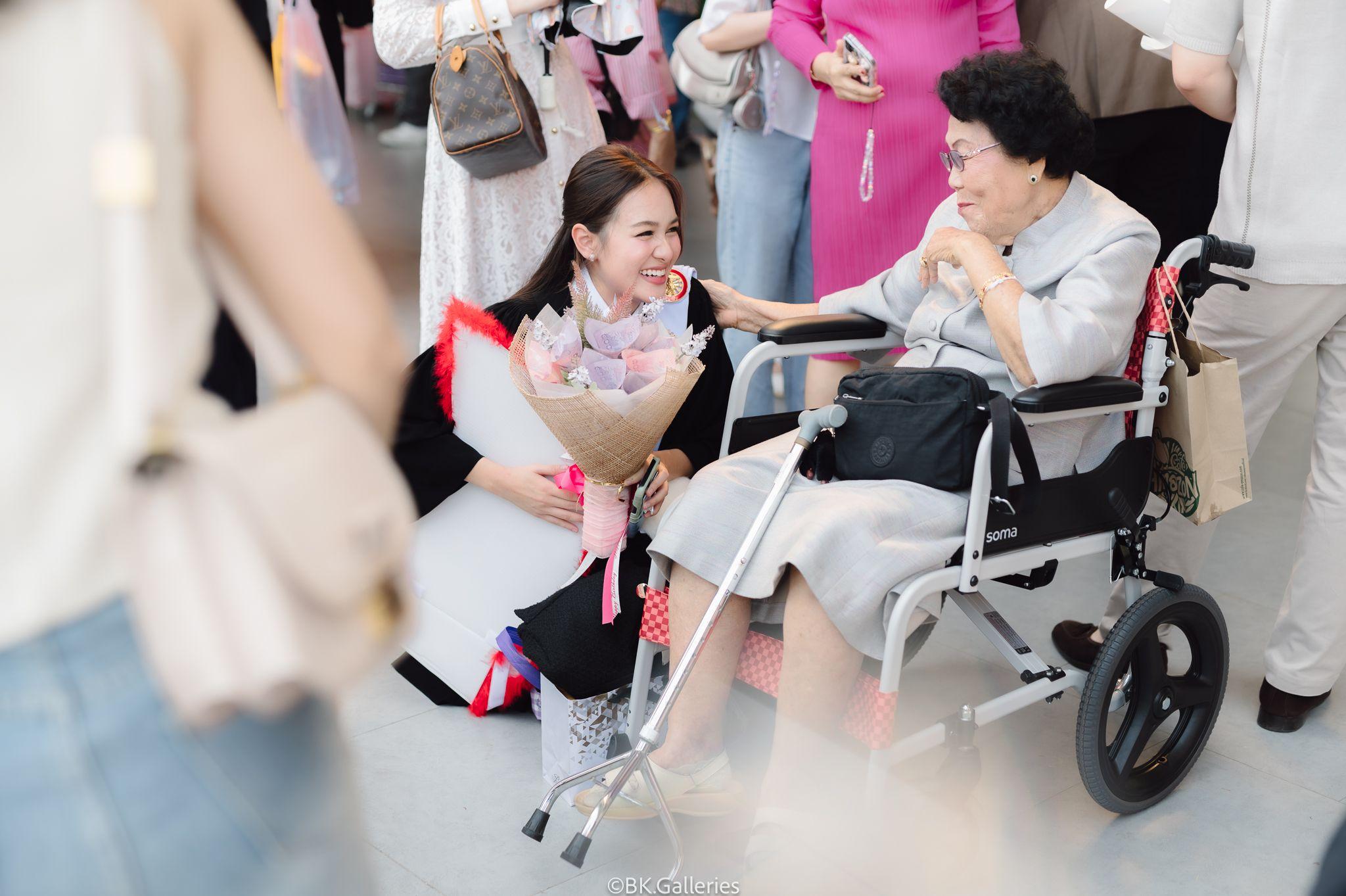 ผลงานรับปริญญา มหาวิทยาลัยธรรมศาสตร์ โดย BK.Galleries ภาพที่ 6