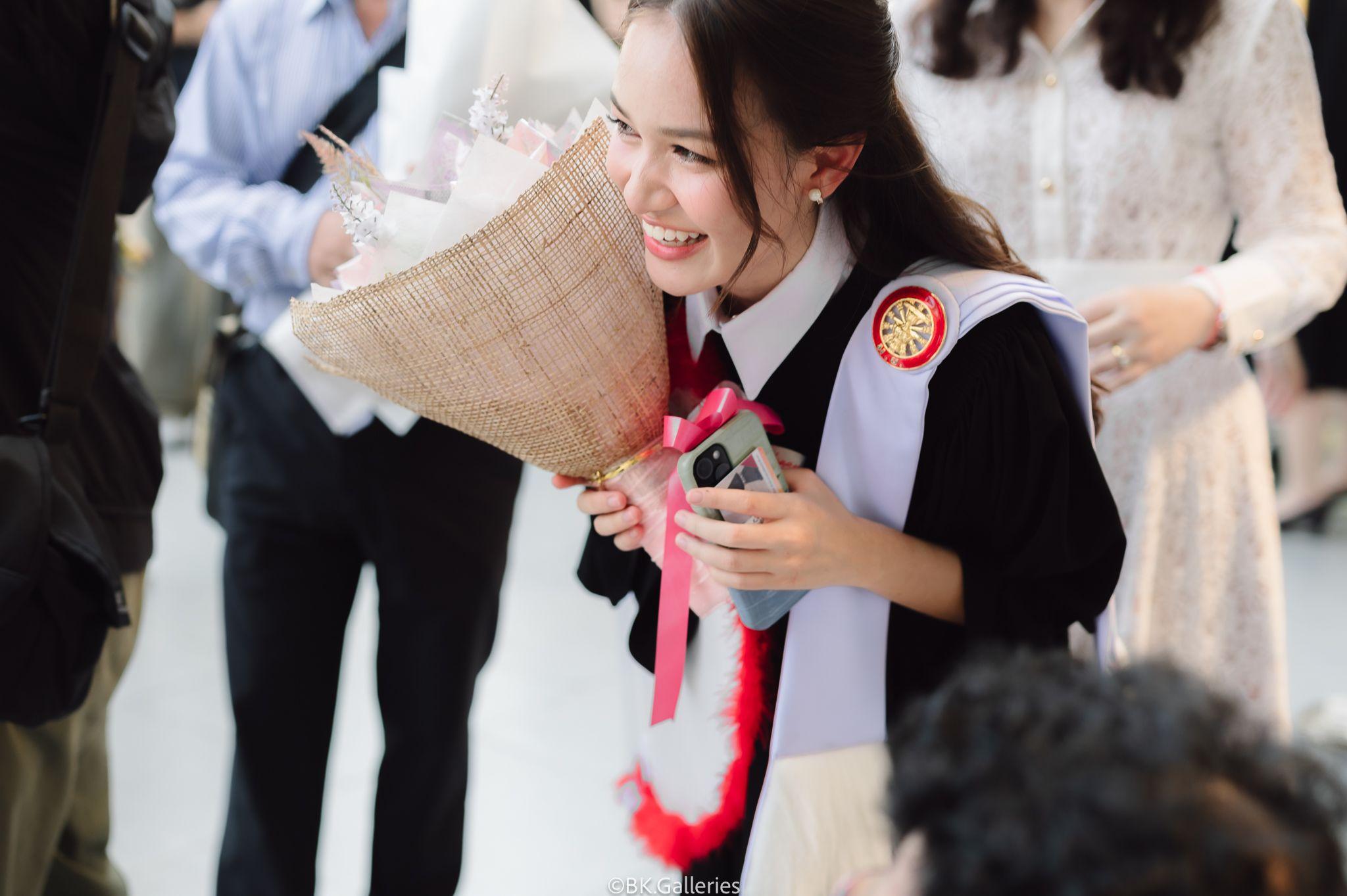 ผลงานรับปริญญา มหาวิทยาลัยธรรมศาสตร์ โดย BK.Galleries ภาพที่ 9