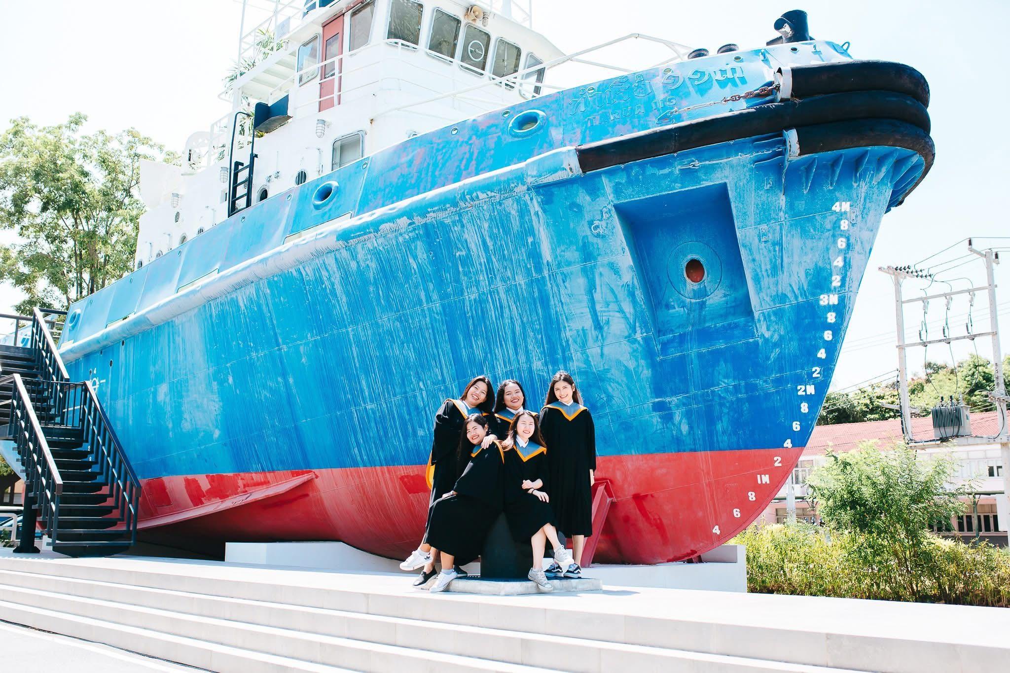 ผลงานรับปริญญา มหาวิทยาลัยบูรพา โดย Sunday.graphy ภาพที่ 10