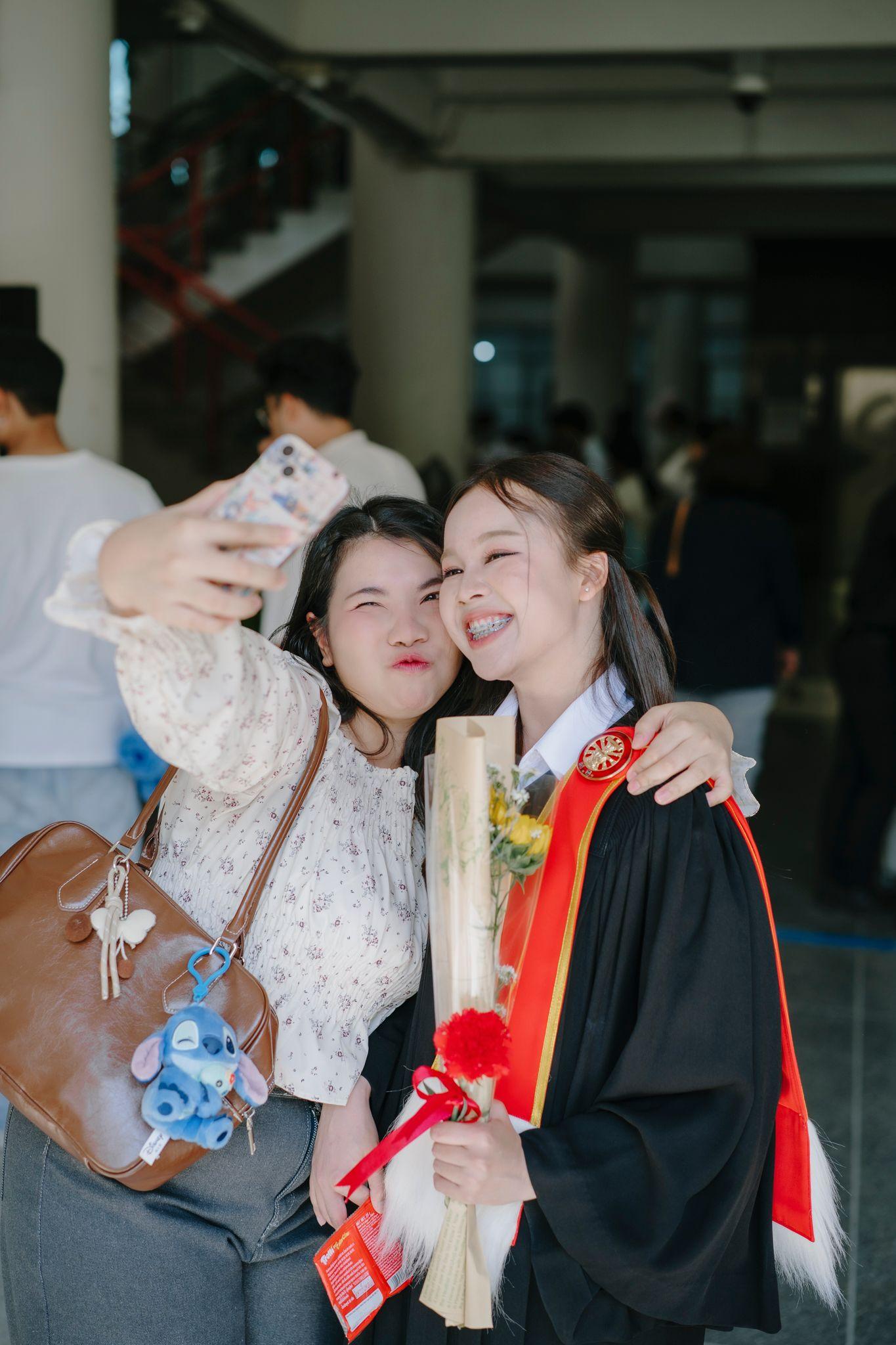 ผลงานรับปริญญา มหาวิทยาลัยธรรมศาสตร์ โดย Ks.pixels ภาพที่ 3