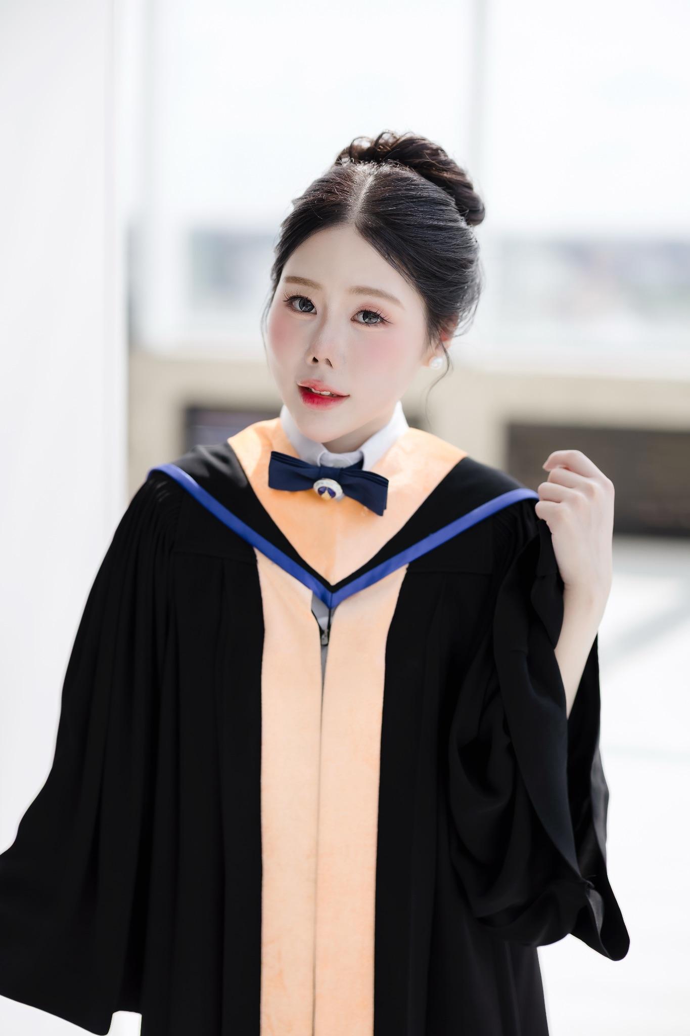 ผลงานรับปริญญา มหาวิทยาลัยมหิดล โดย ข้าวถ่ายรูปเป็น ภาพที่ 1