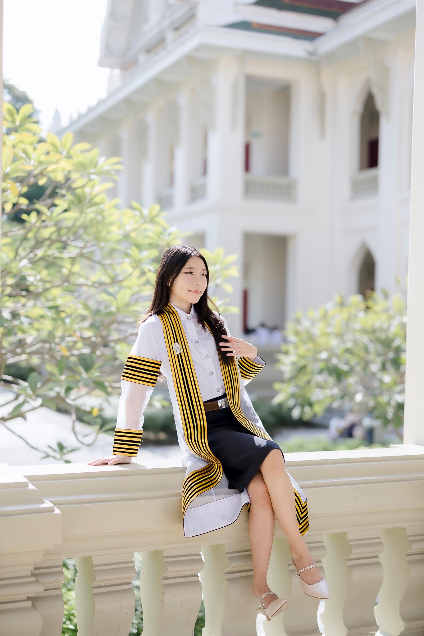 ผลงานรับปริญญา จุฬาลงกรณ์มหาวิทยาลัย โดย ข้าวถ่ายรูปเป็น ภาพที่ 4