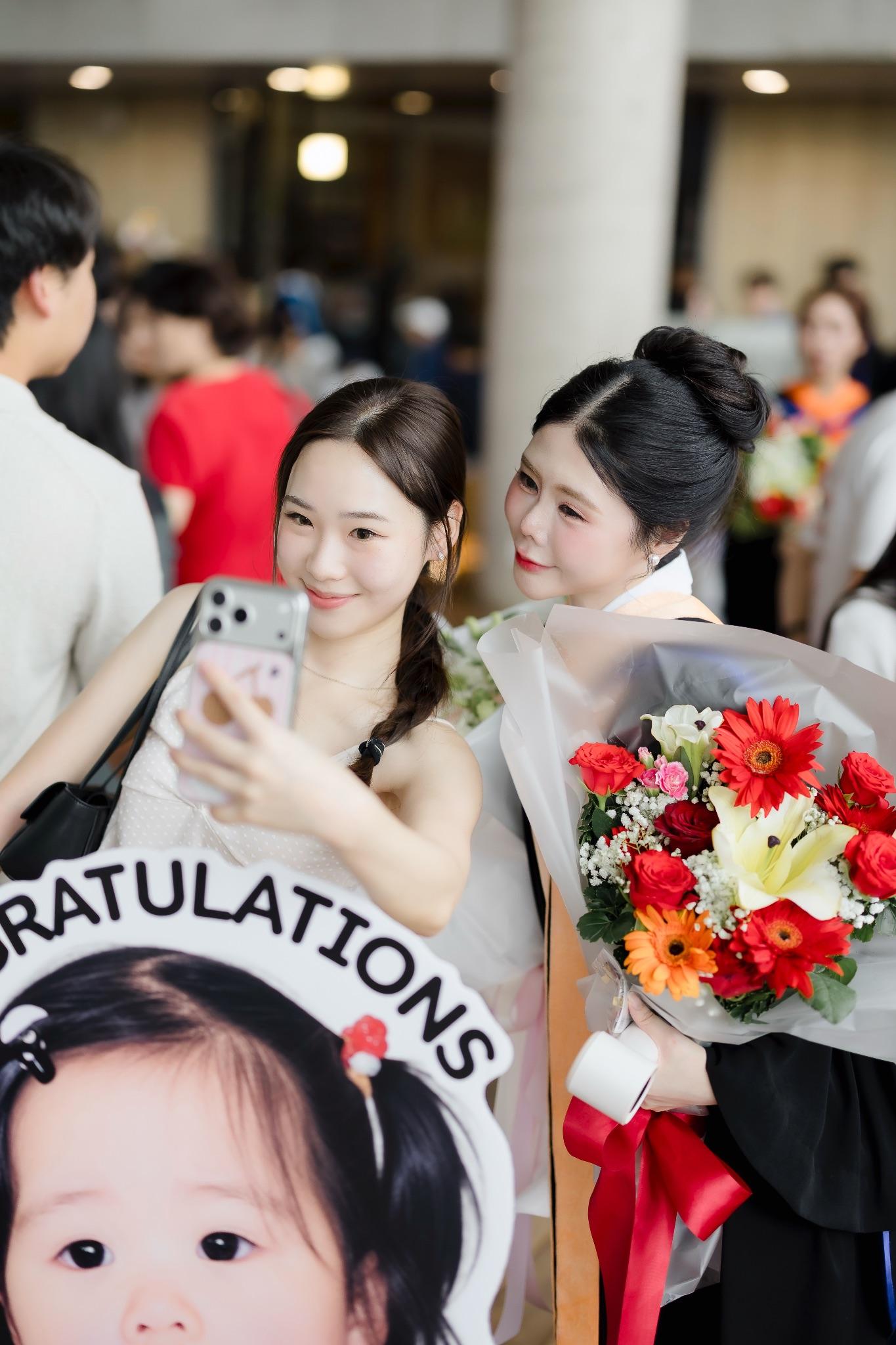 ผลงานรับปริญญา มหาวิทยาลัยมหิดล โดย ข้าวถ่ายรูปเป็น ภาพที่ 20