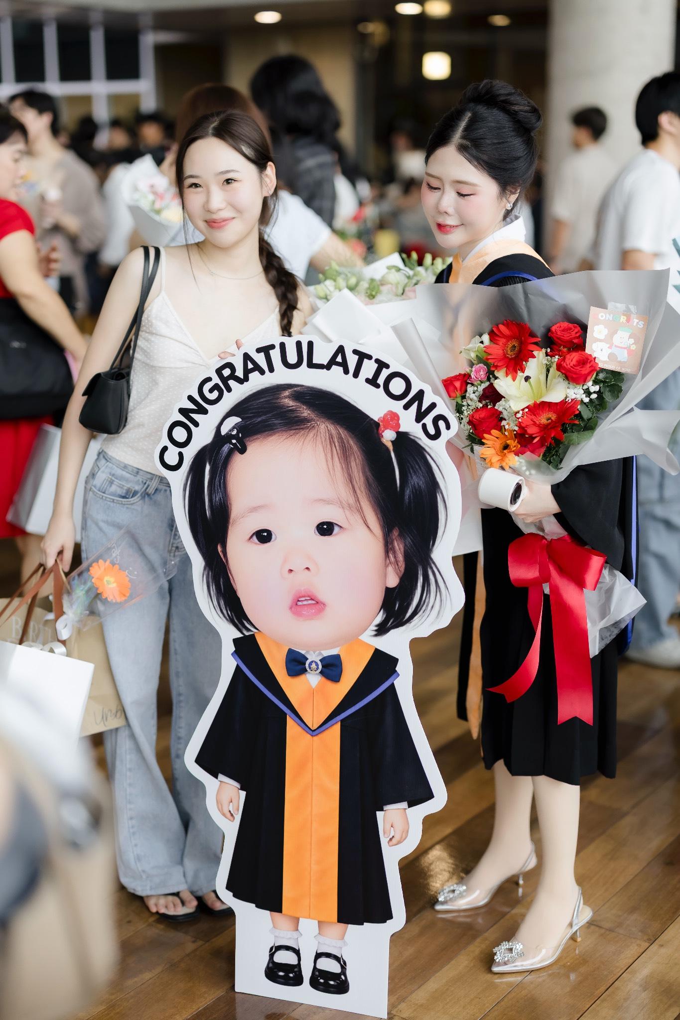 ผลงานรับปริญญา มหาวิทยาลัยมหิดล โดย ข้าวถ่ายรูปเป็น ภาพที่ 14