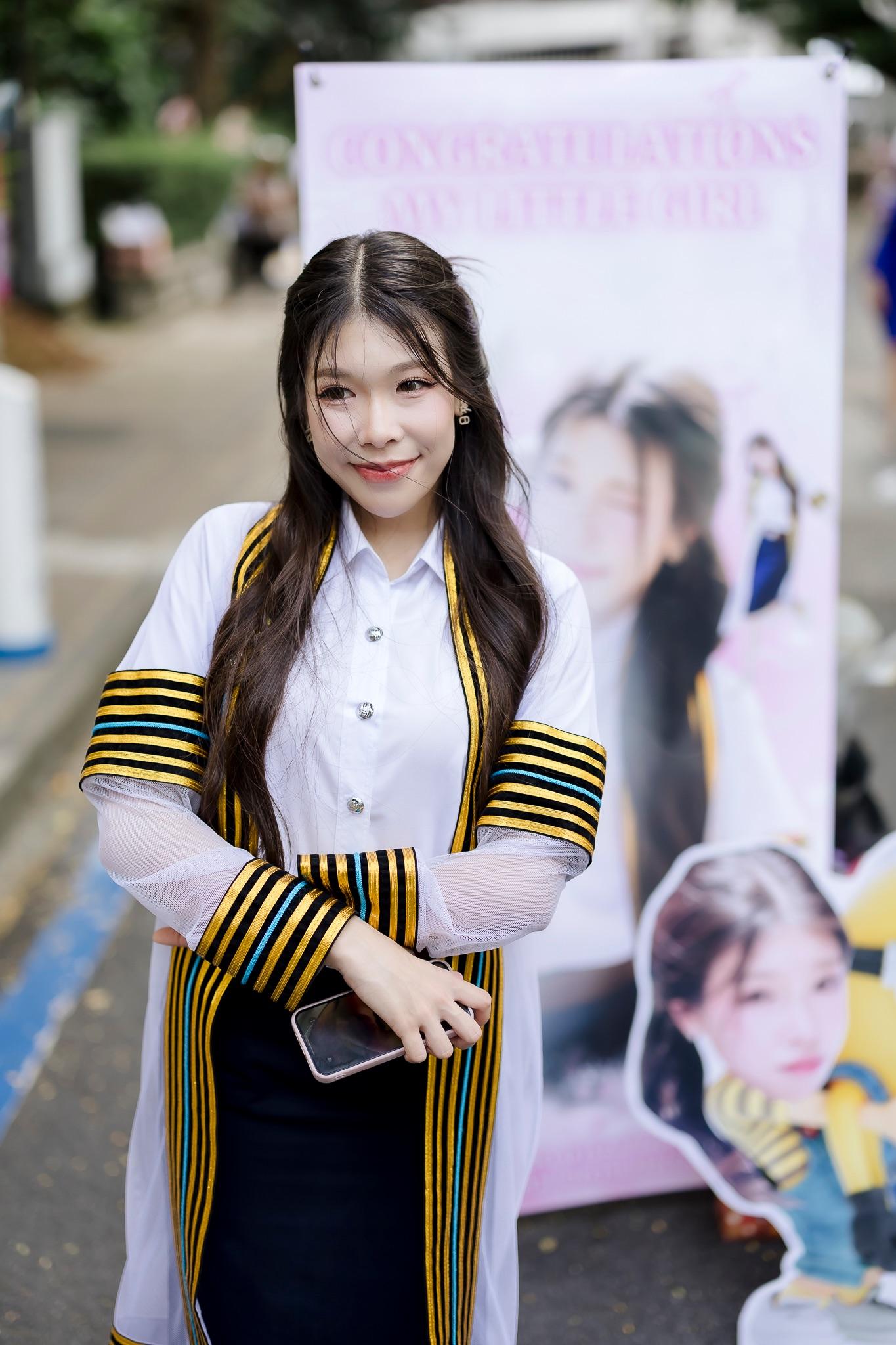 ผลงานรับปริญญา โดย ข้าวถ่ายรูปเป็น ภาพที่ 2