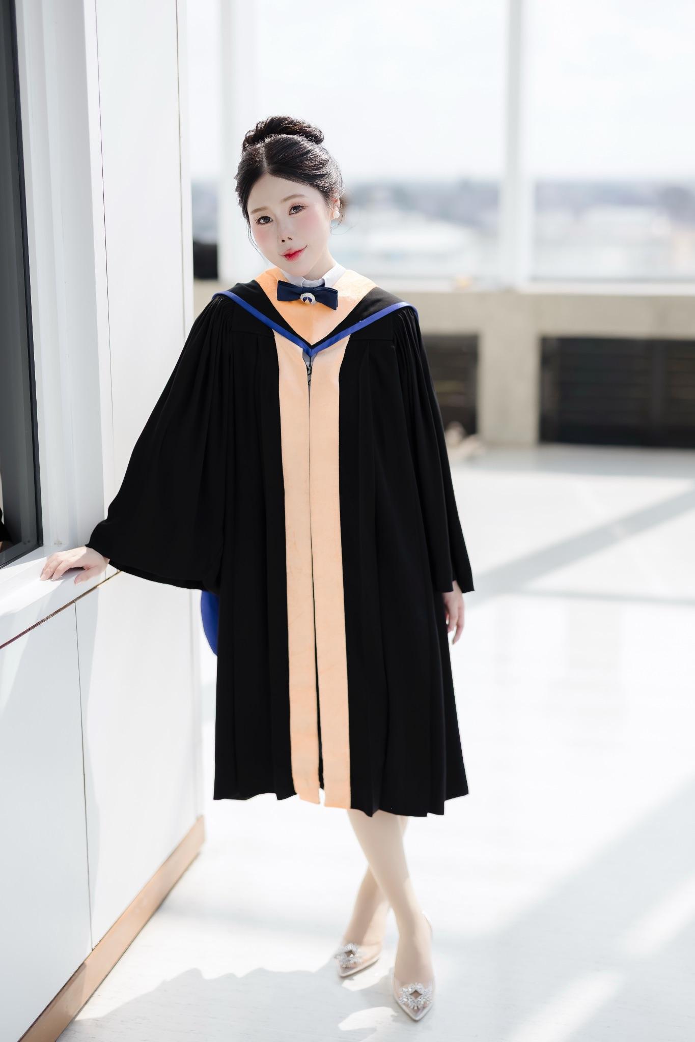 ผลงานรับปริญญา มหาวิทยาลัยมหิดล โดย ข้าวถ่ายรูปเป็น ภาพที่ 2